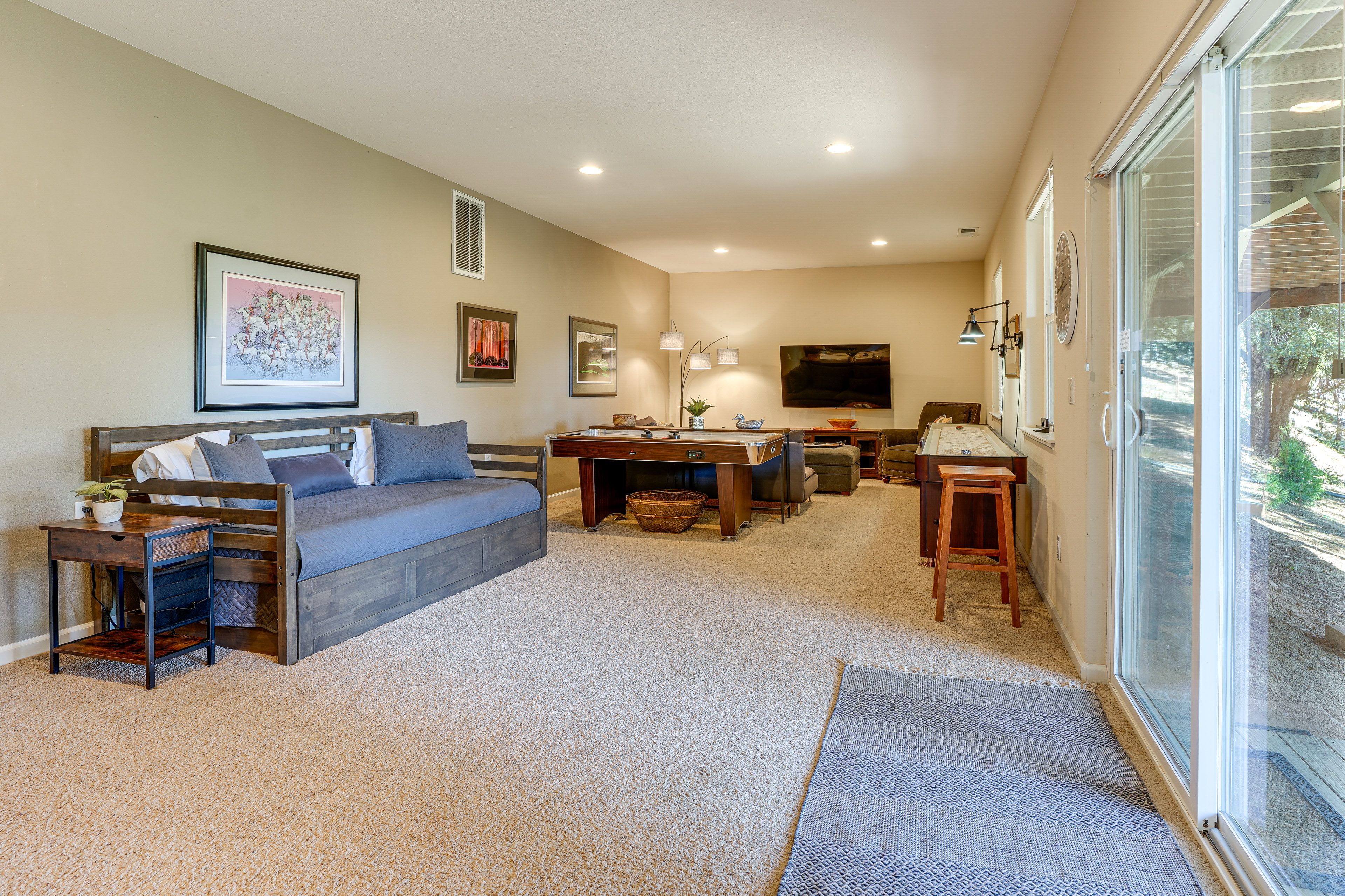 Game Room | Twin Daybed w/ Twin Trundle | Basement