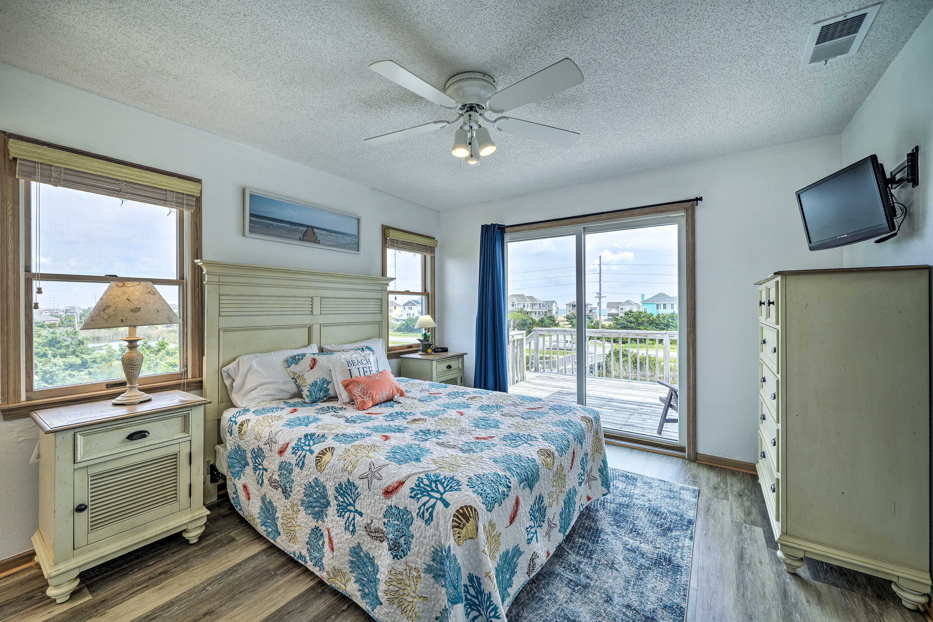 Bedroom 1 | Upper Level | Queen Bed | Linens Provided