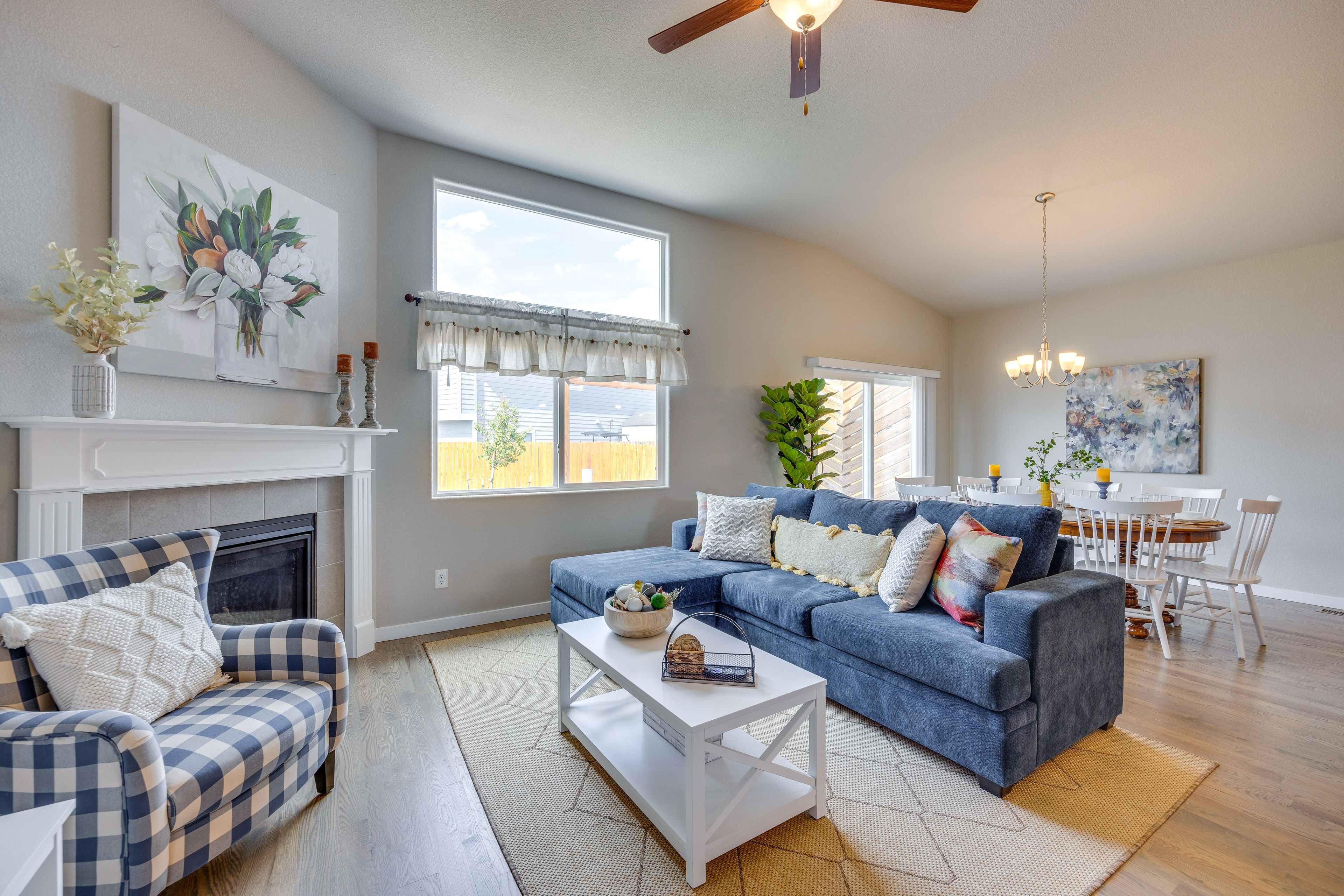 Living Room | Fireplace | Free WiFi | Central A/C & Heating