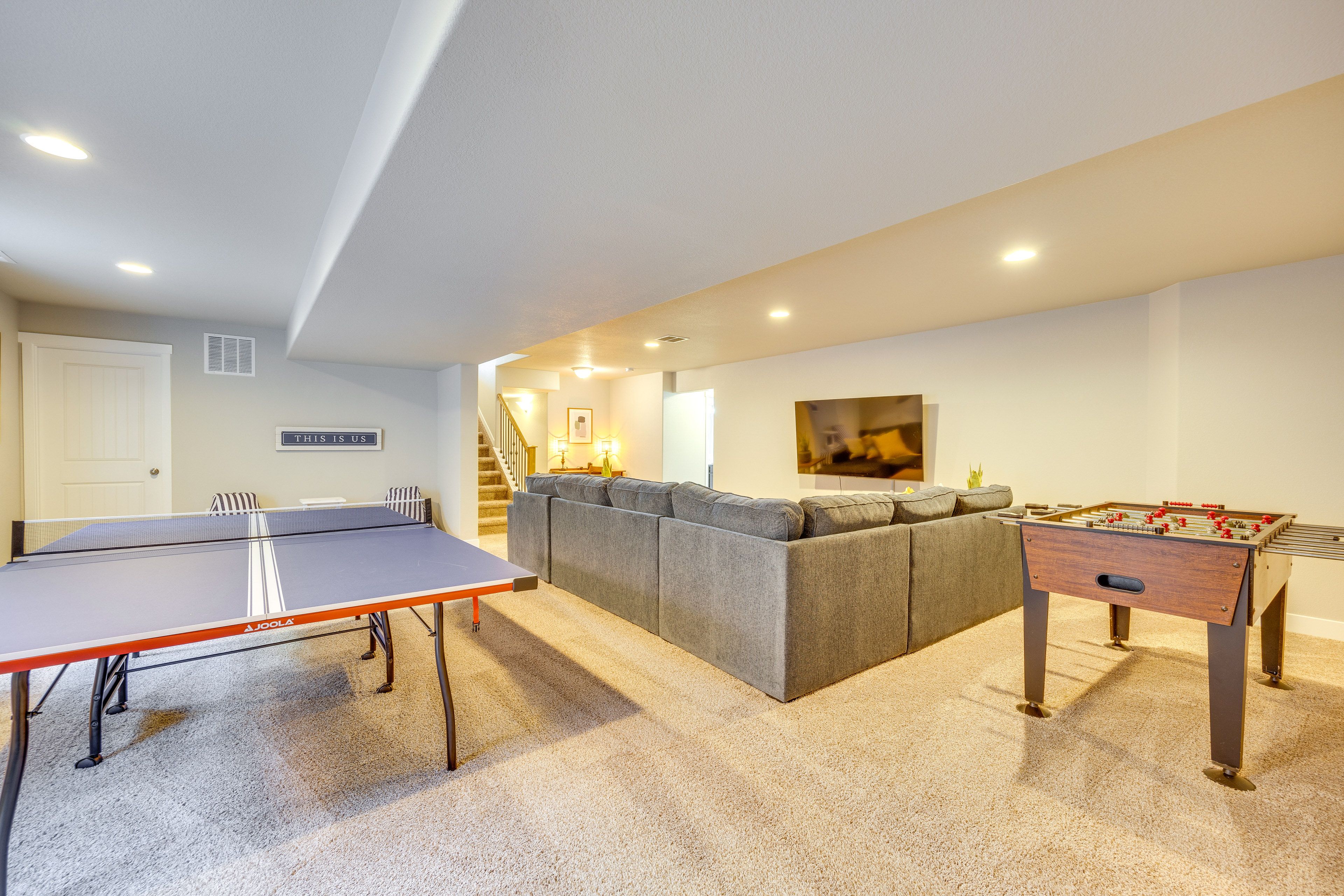 Game Room | Foosball Table | Ping Pong Table | Smart TV