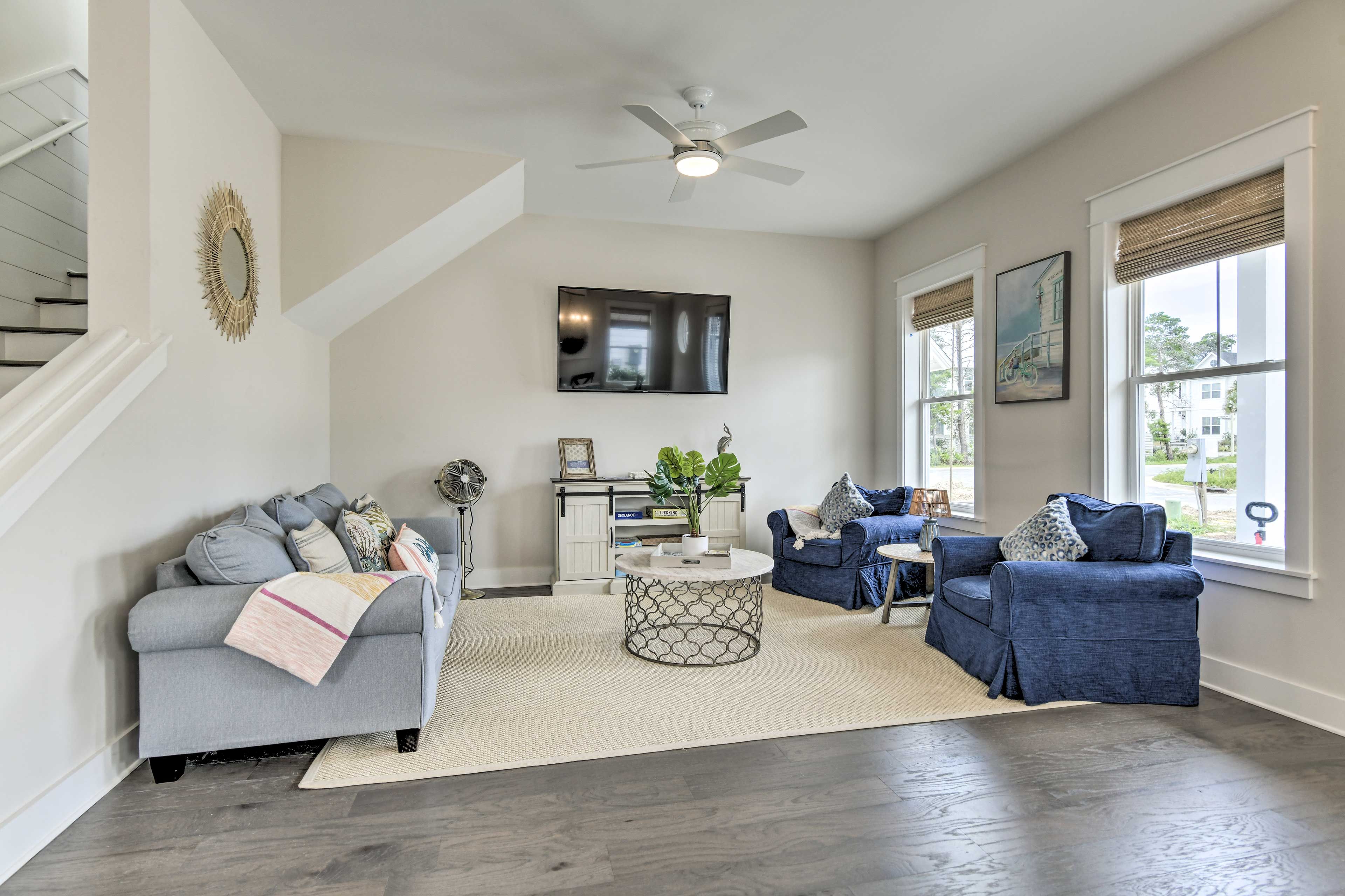 Living Room | Smart TV | Free WiFi