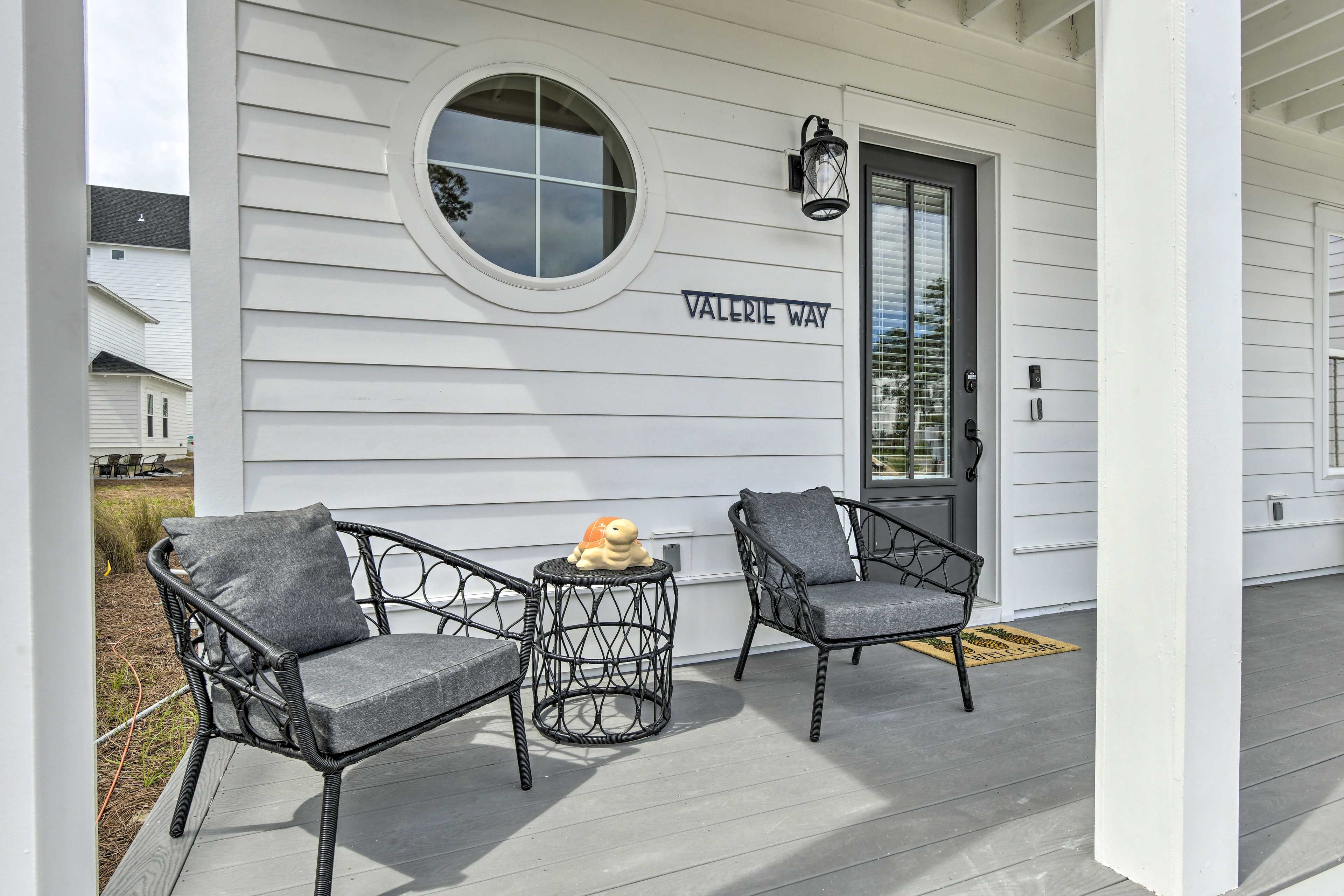 Covered Patio | Outdoor Seating
