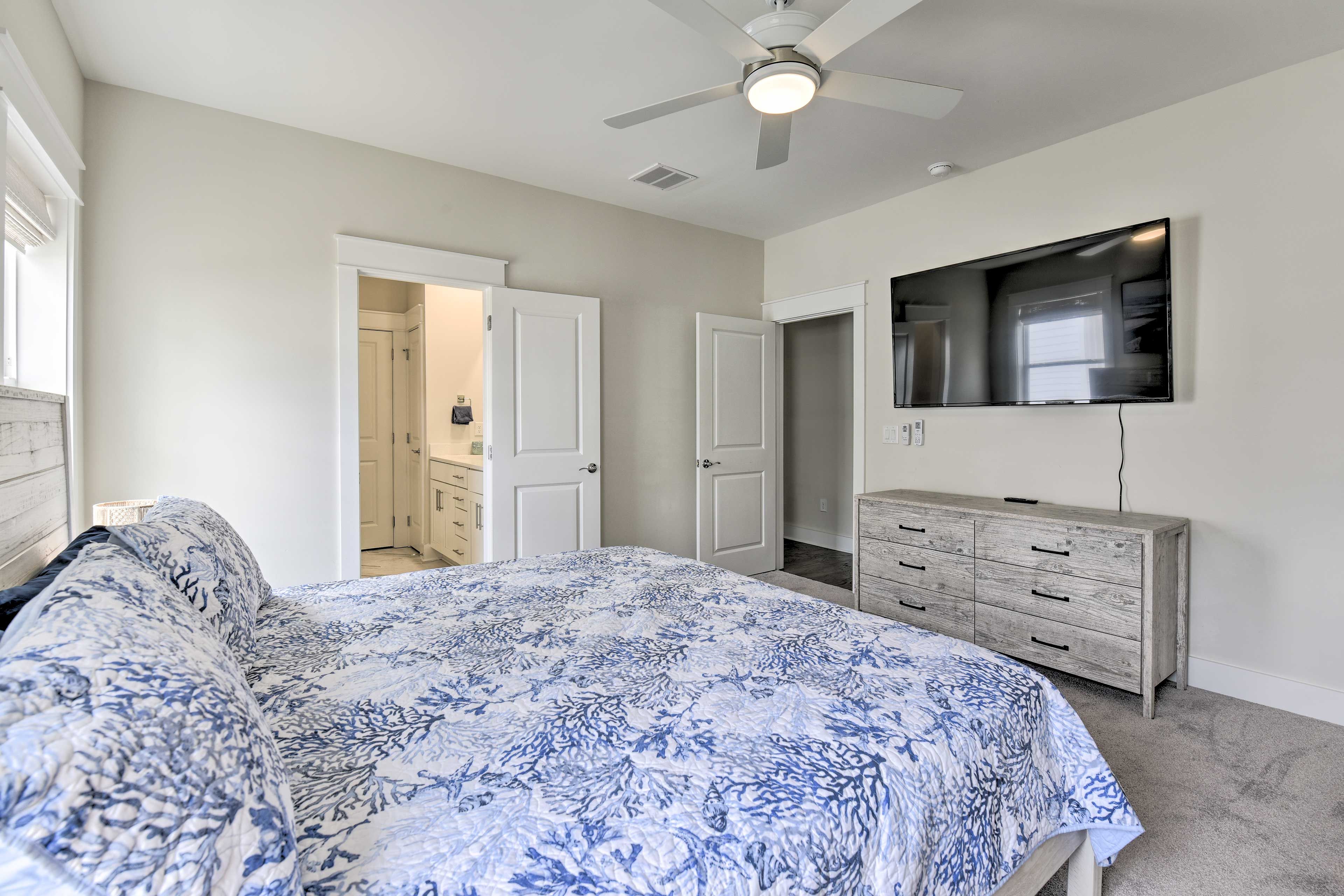 Bedroom 1 | King Bed