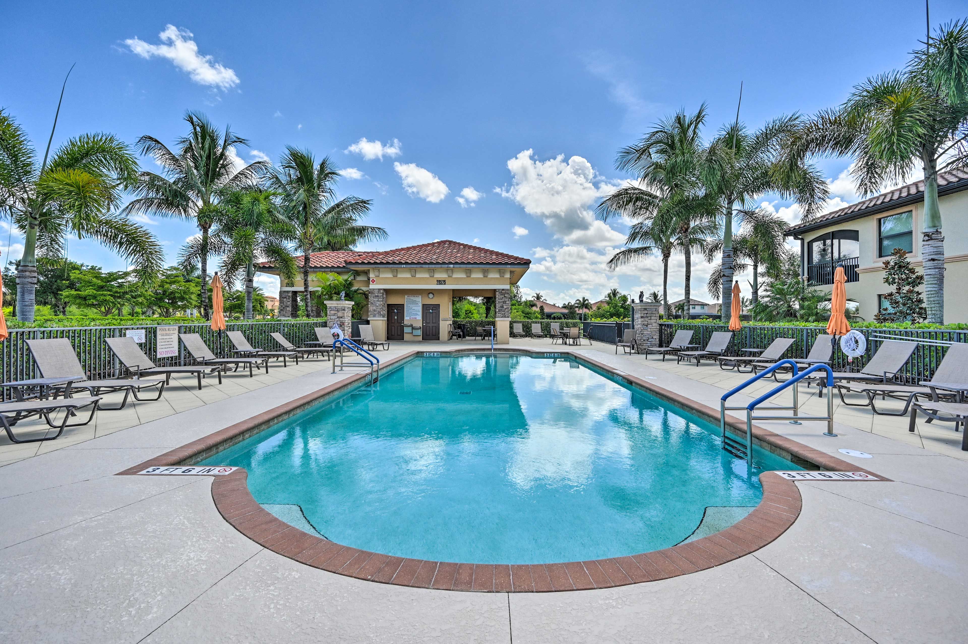 Community Amenities | Pool | Beach Chairs | Tennis Court | Gym | Pickleball
