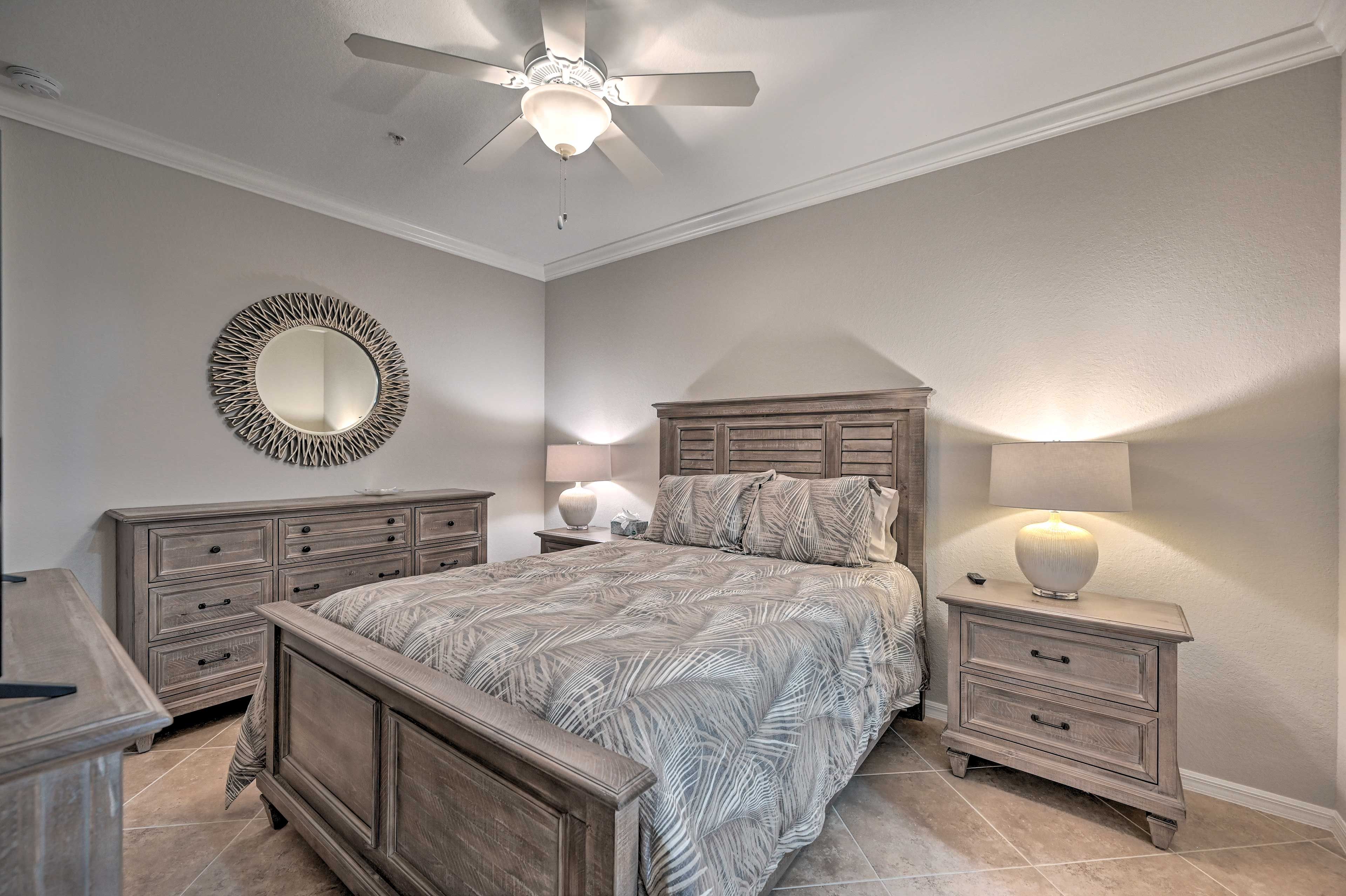 Bedroom 1 | Queen Bed | En-Suite Bathroom