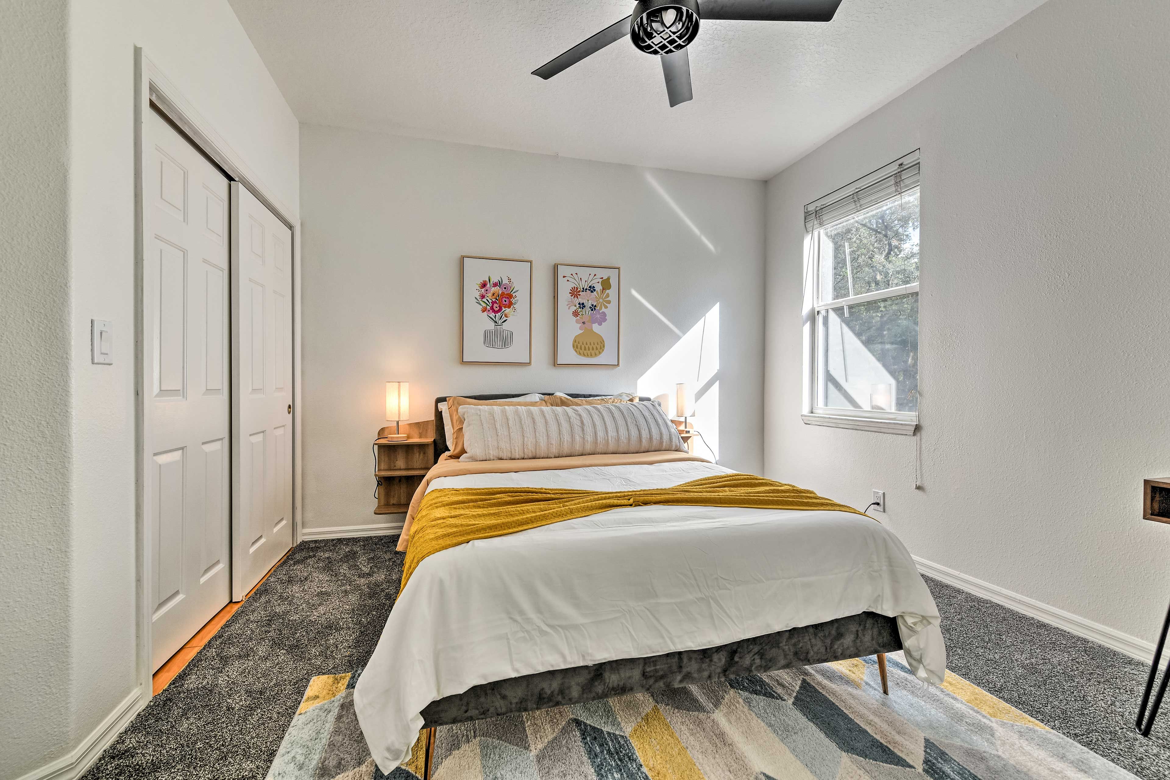 Bedroom 1 | Queen Bed | 1st Floor