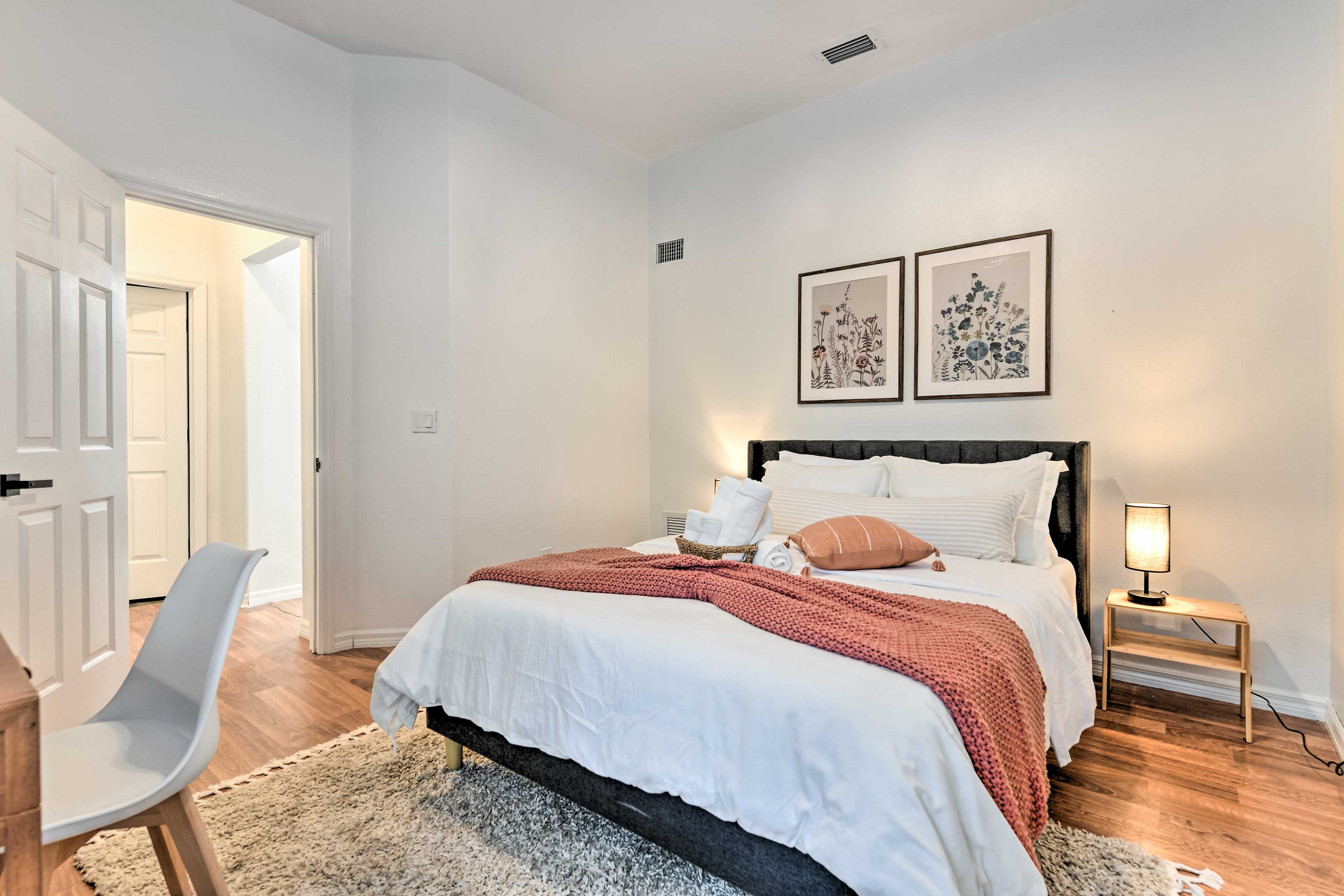 Bedroom 5 | Queen Bed | 2nd Floor