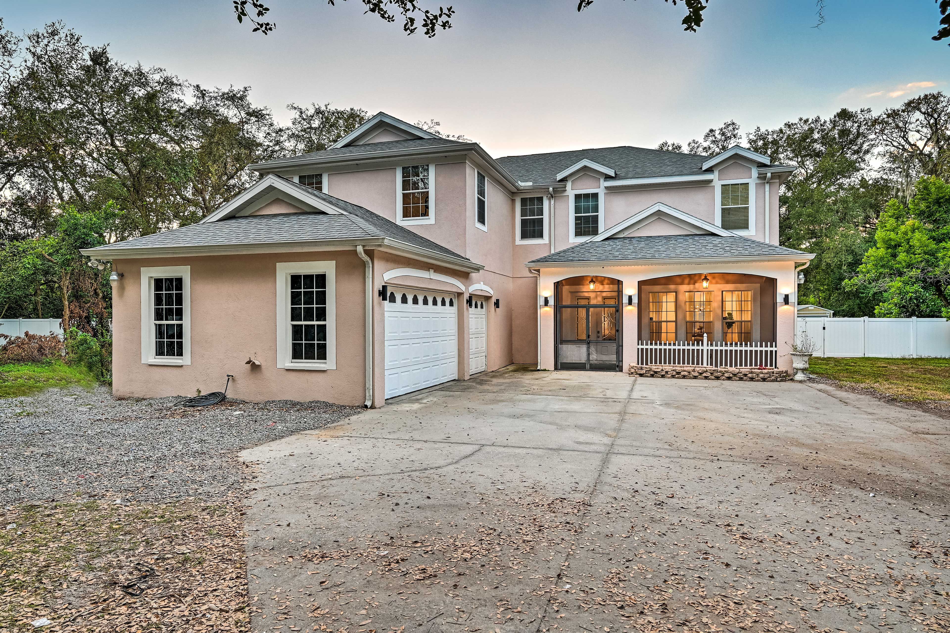 Property Exterior | Driveway Parking (8 Vehicles) | RV Parking