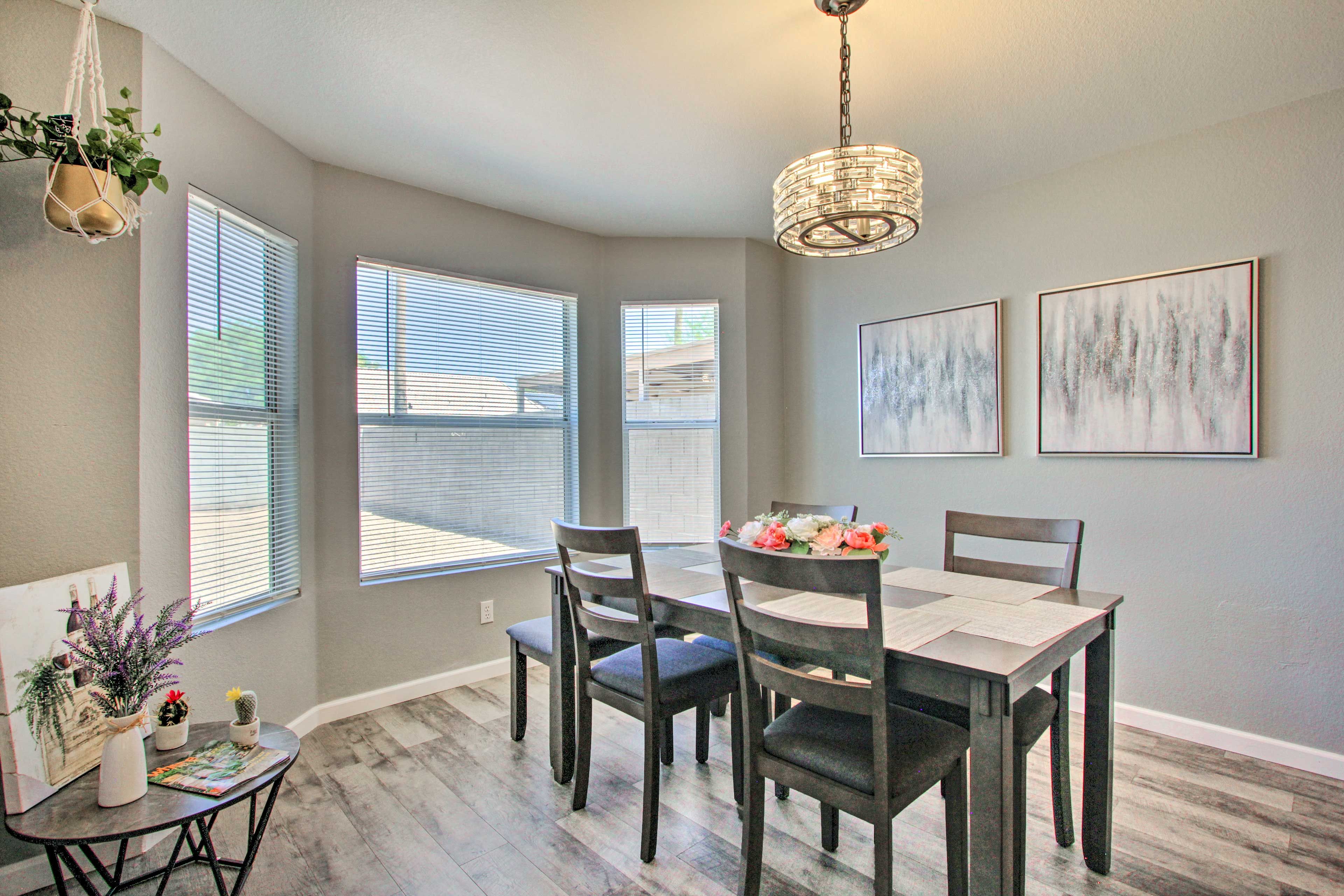 Dining Area | Dishware & Flatware Provided