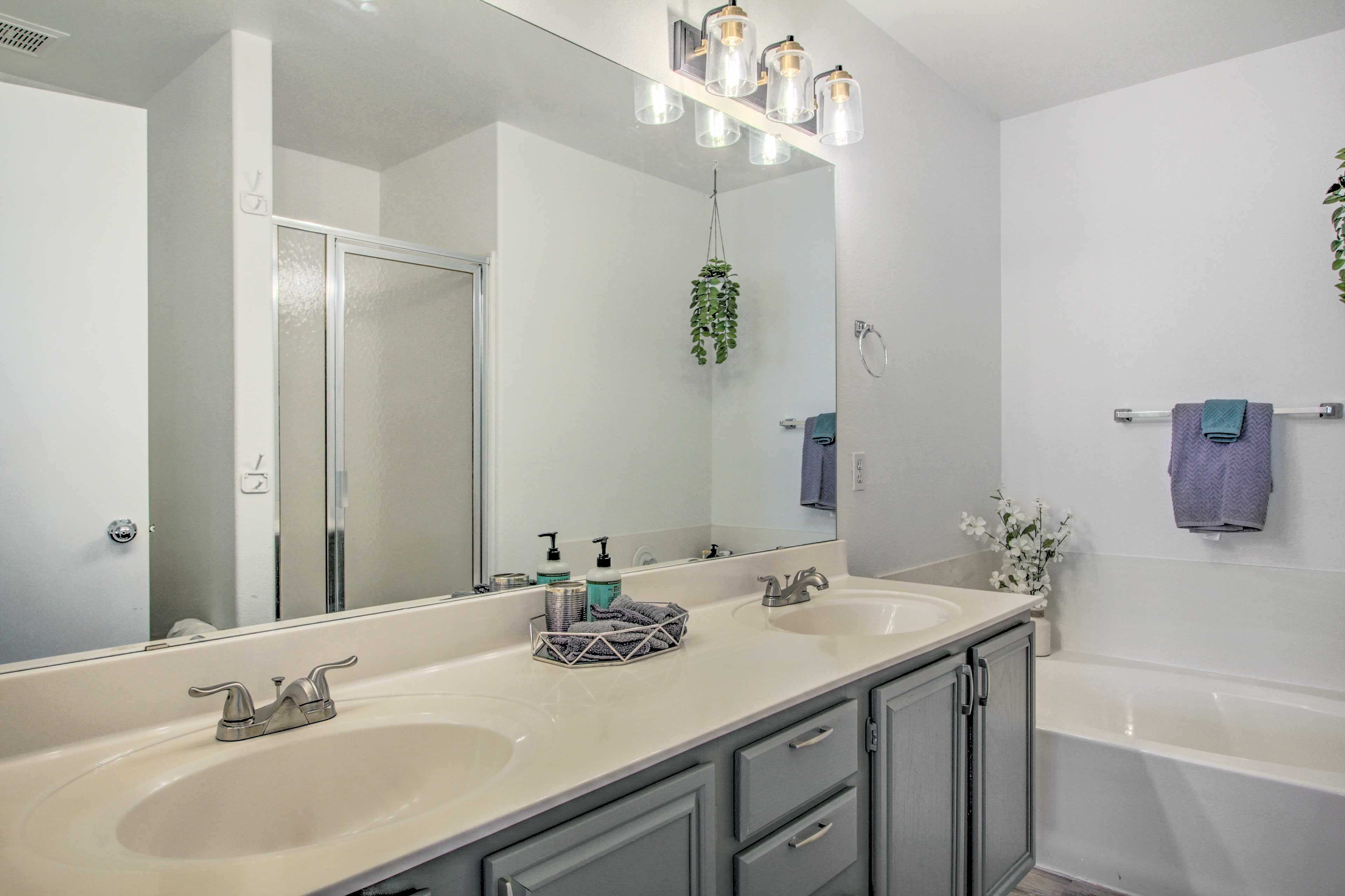 En-Suite Bathroom | Towels Provided