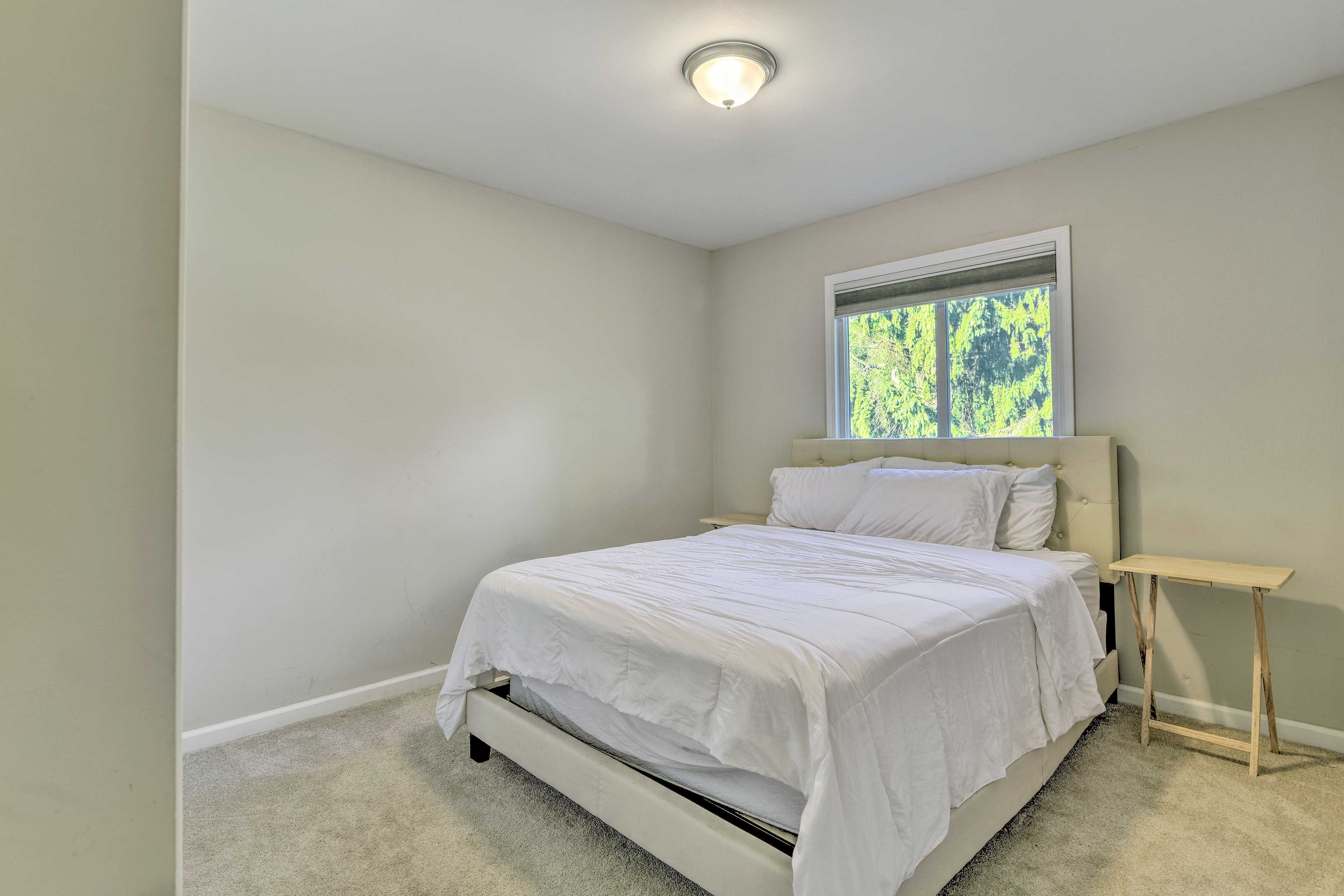 Bedroom 2 | Queen Bed