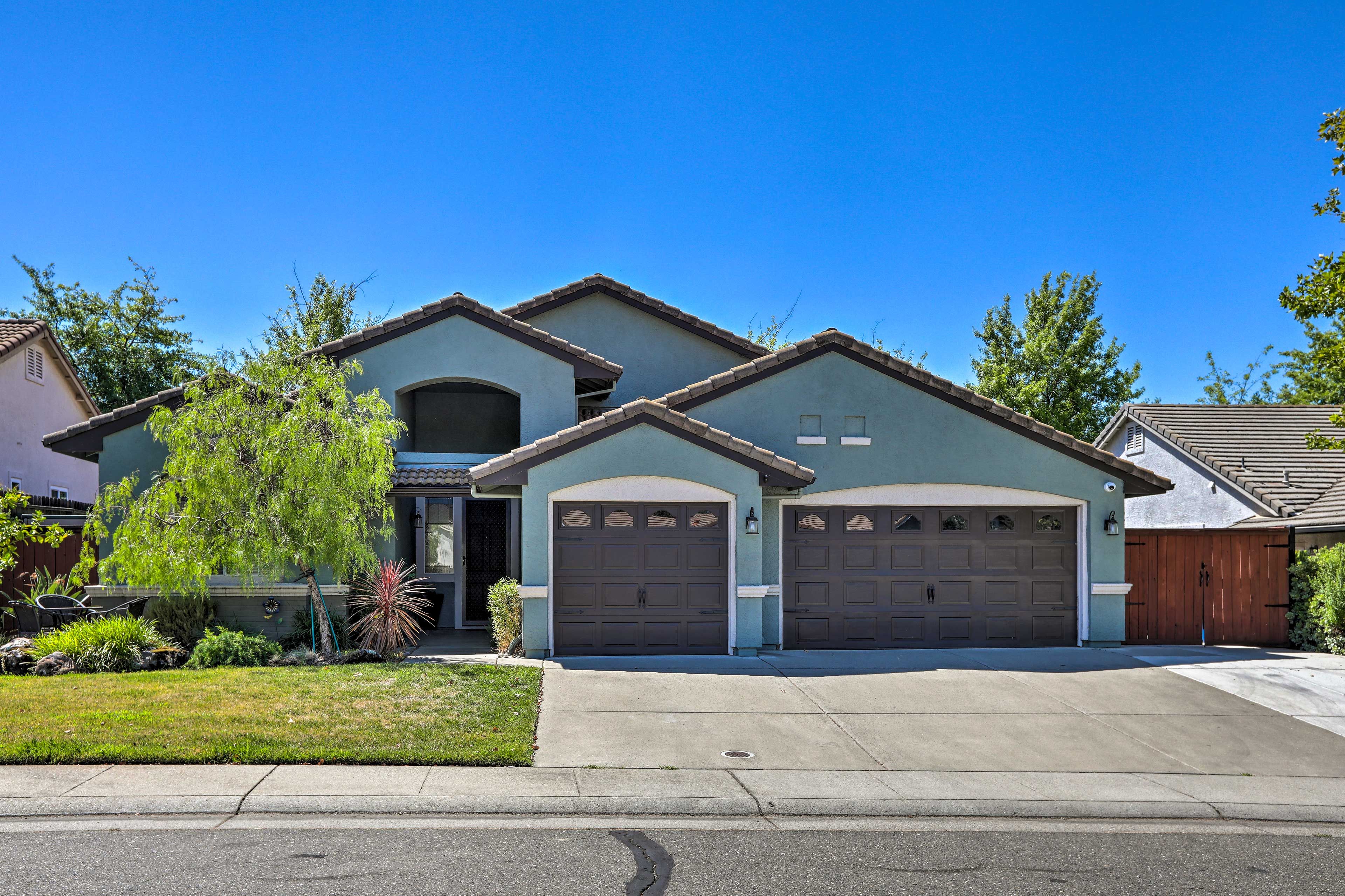 Parking | Driveway (3 Vehicles) | RV & Trailer Parking | Street Parking