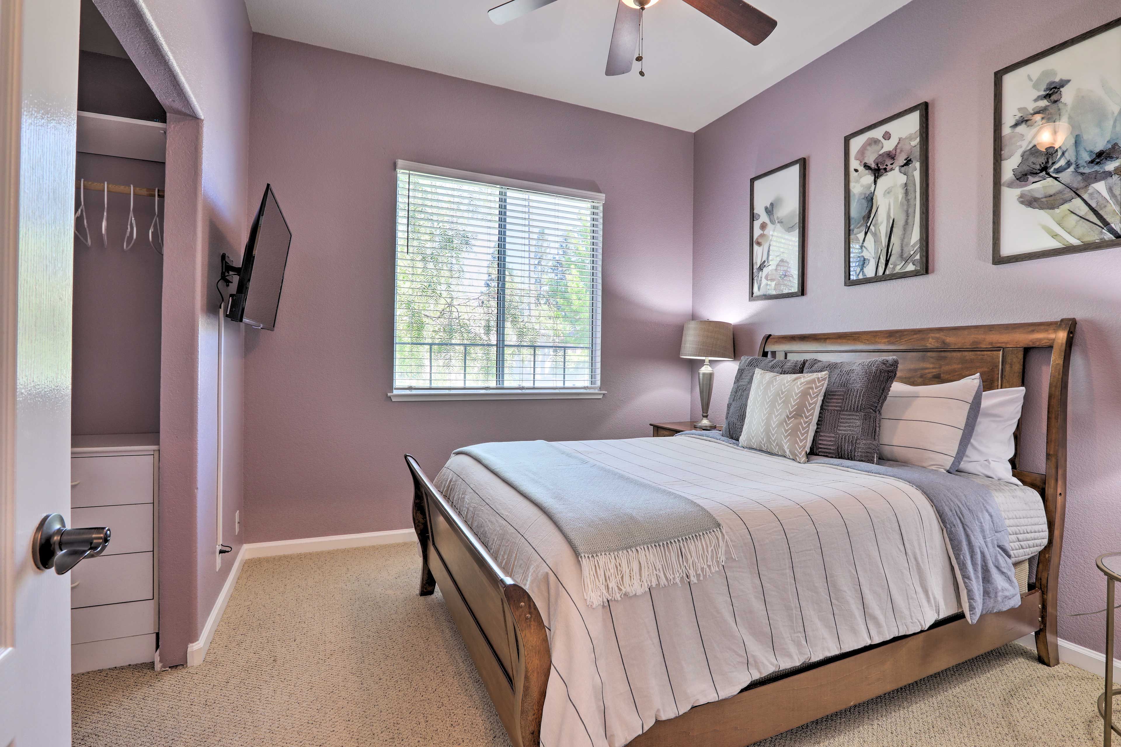 Bedroom 2 | Queen Bed | Smart TV