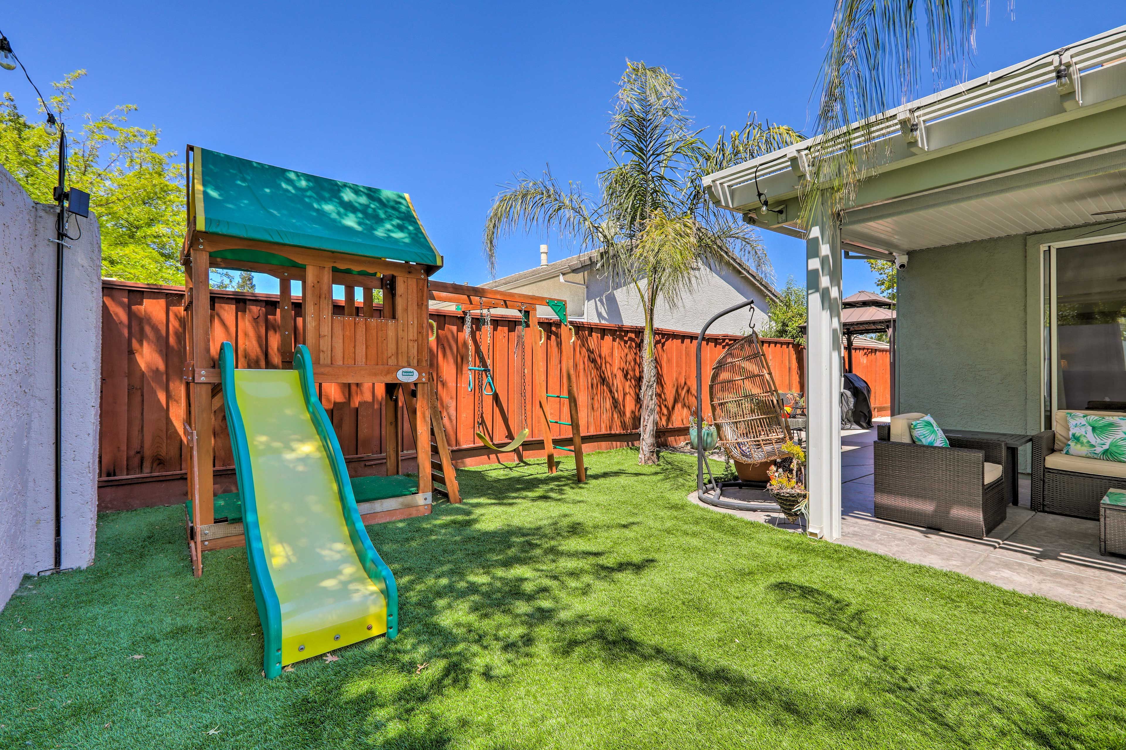 Private Yard | 3 External Security Cameras