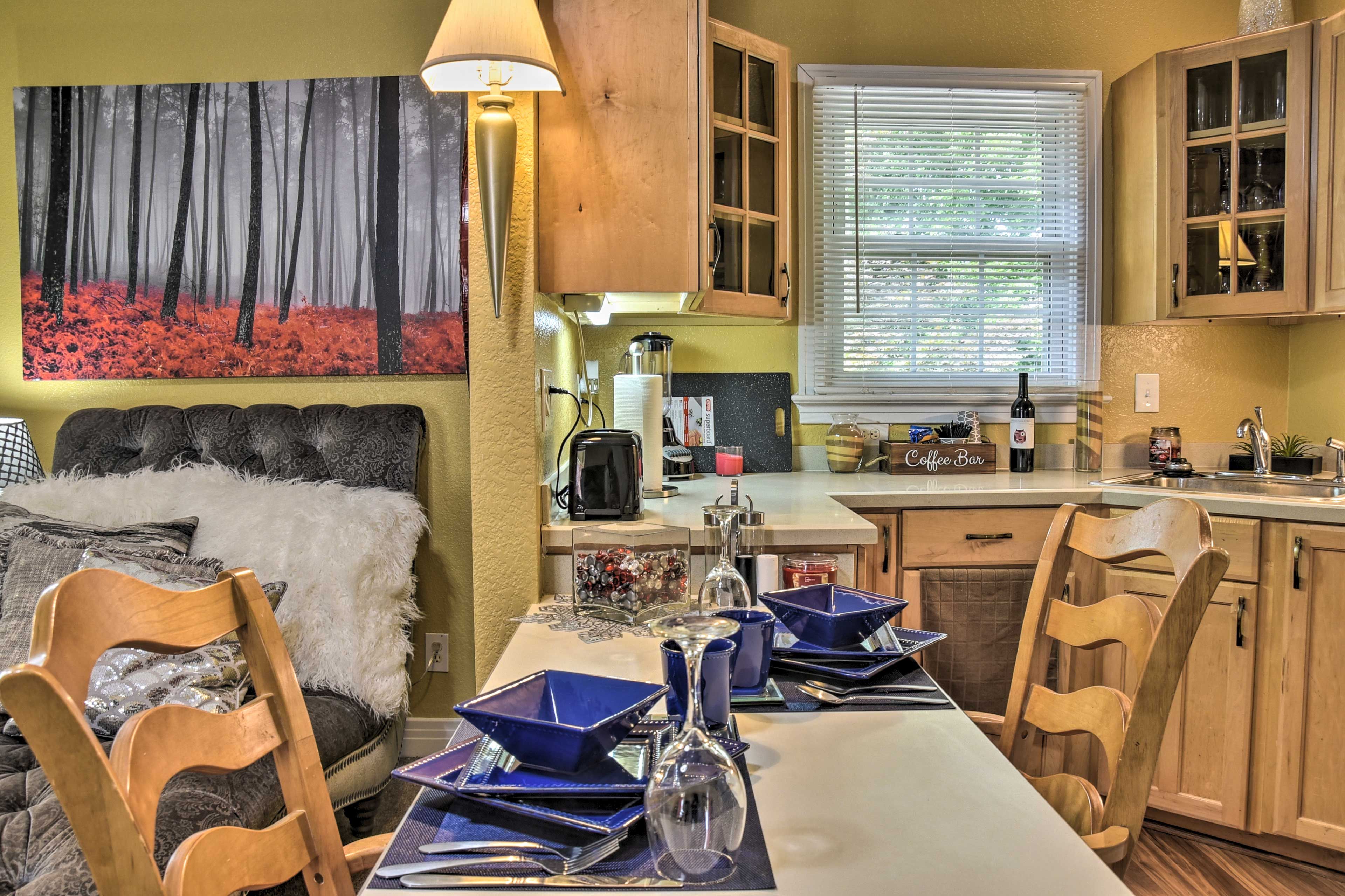 Dining Area | Dishware & Flatware Provided