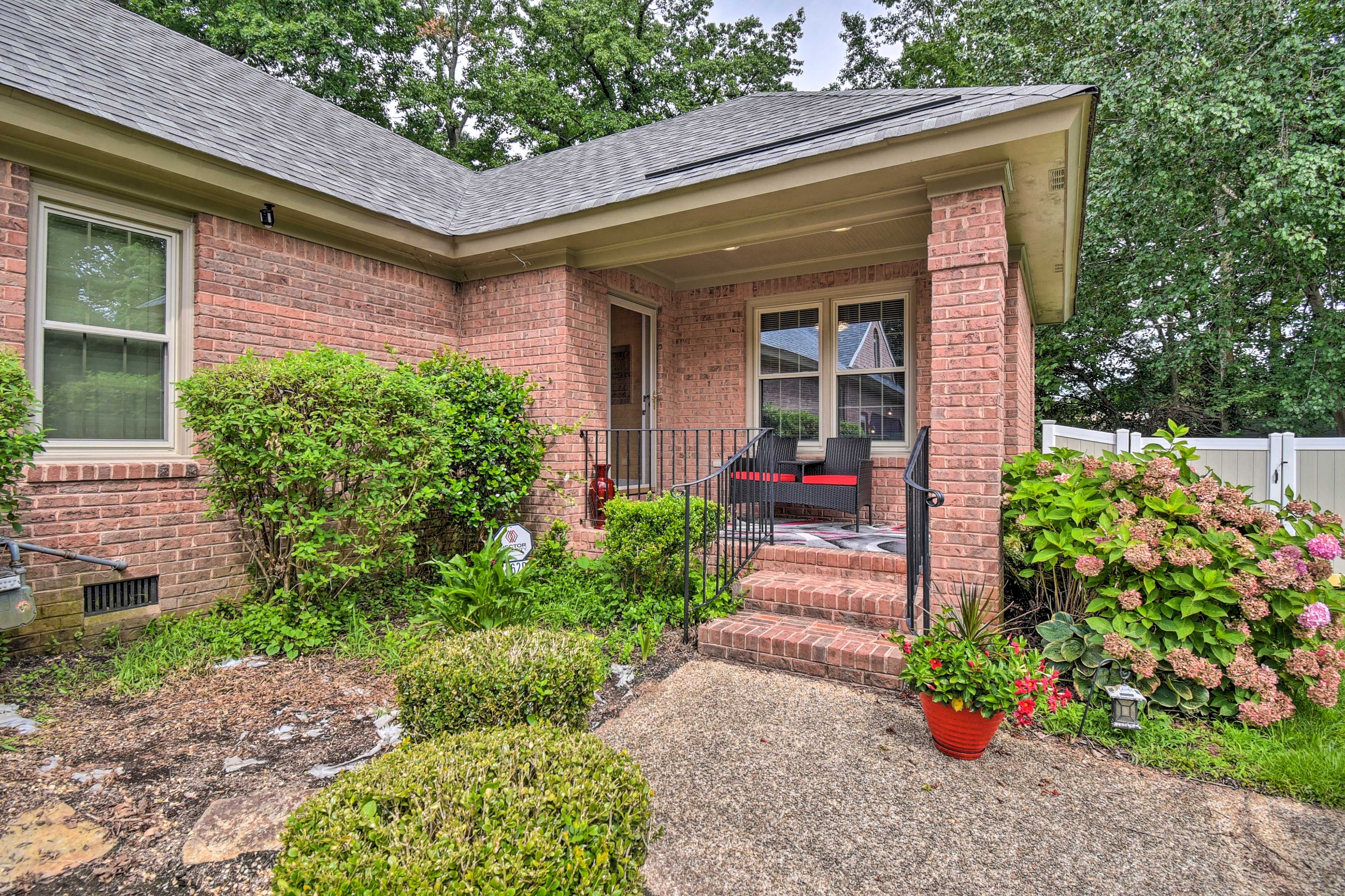 Chesapeake Vacation Rental | 2BR | 1BA | Stairs Required | 1,000 Sq Ft