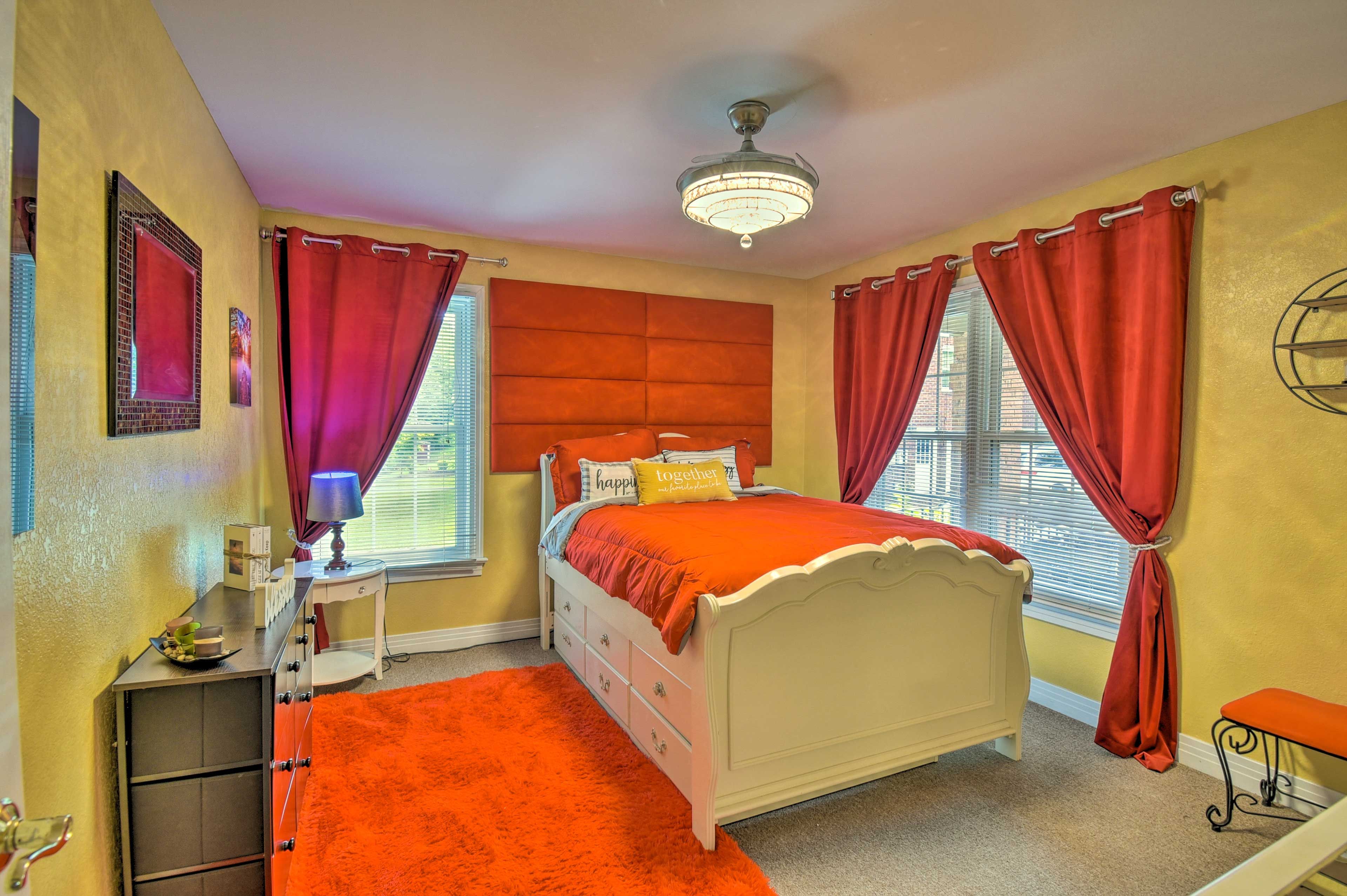 Bedroom 2 | Queen Bed | Central Air Conditioning