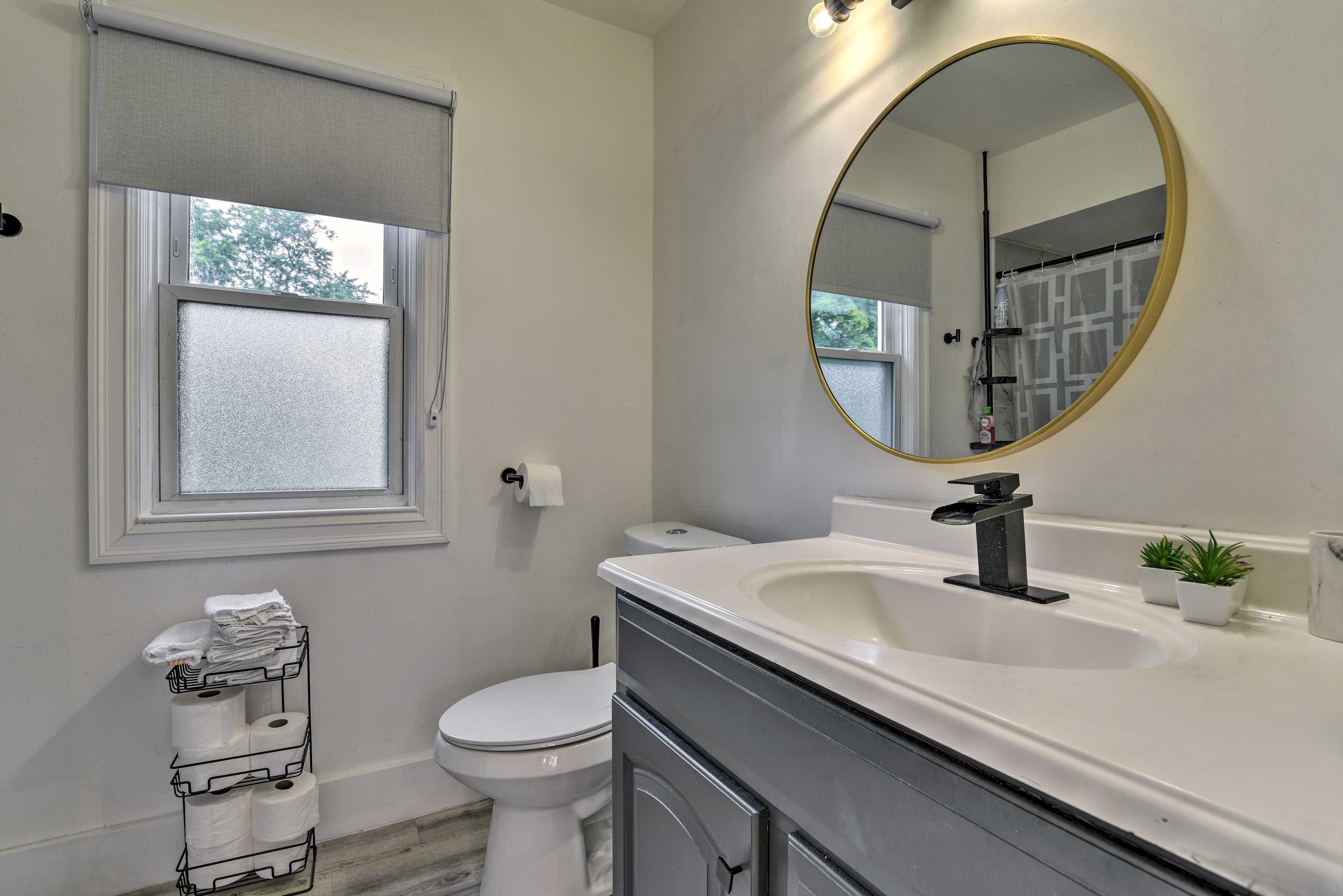 Full Bathroom | Complimentary Toiletries | Hair Dryer | Towels Provided