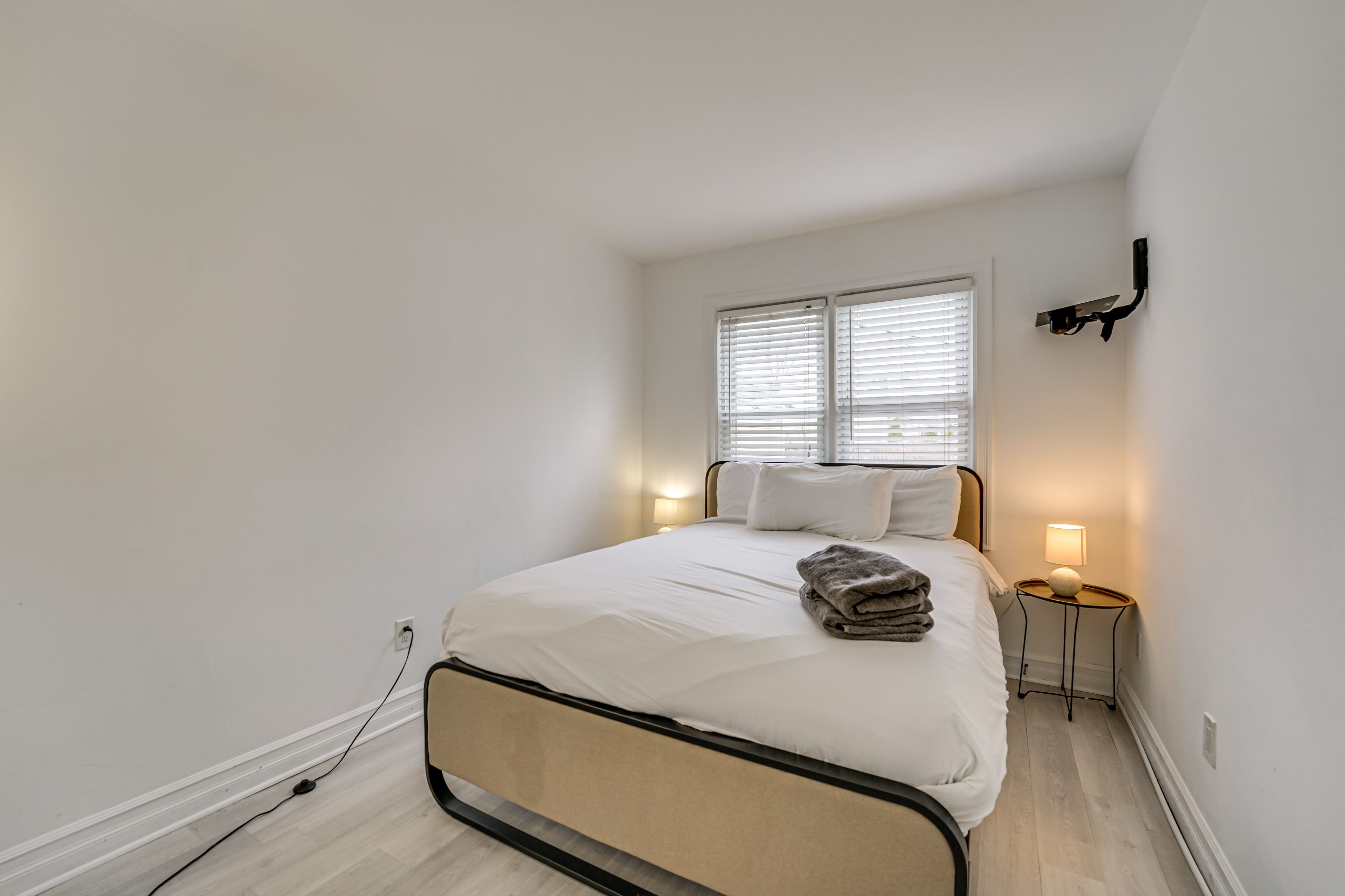 Bedroom 2 | Queen Bed