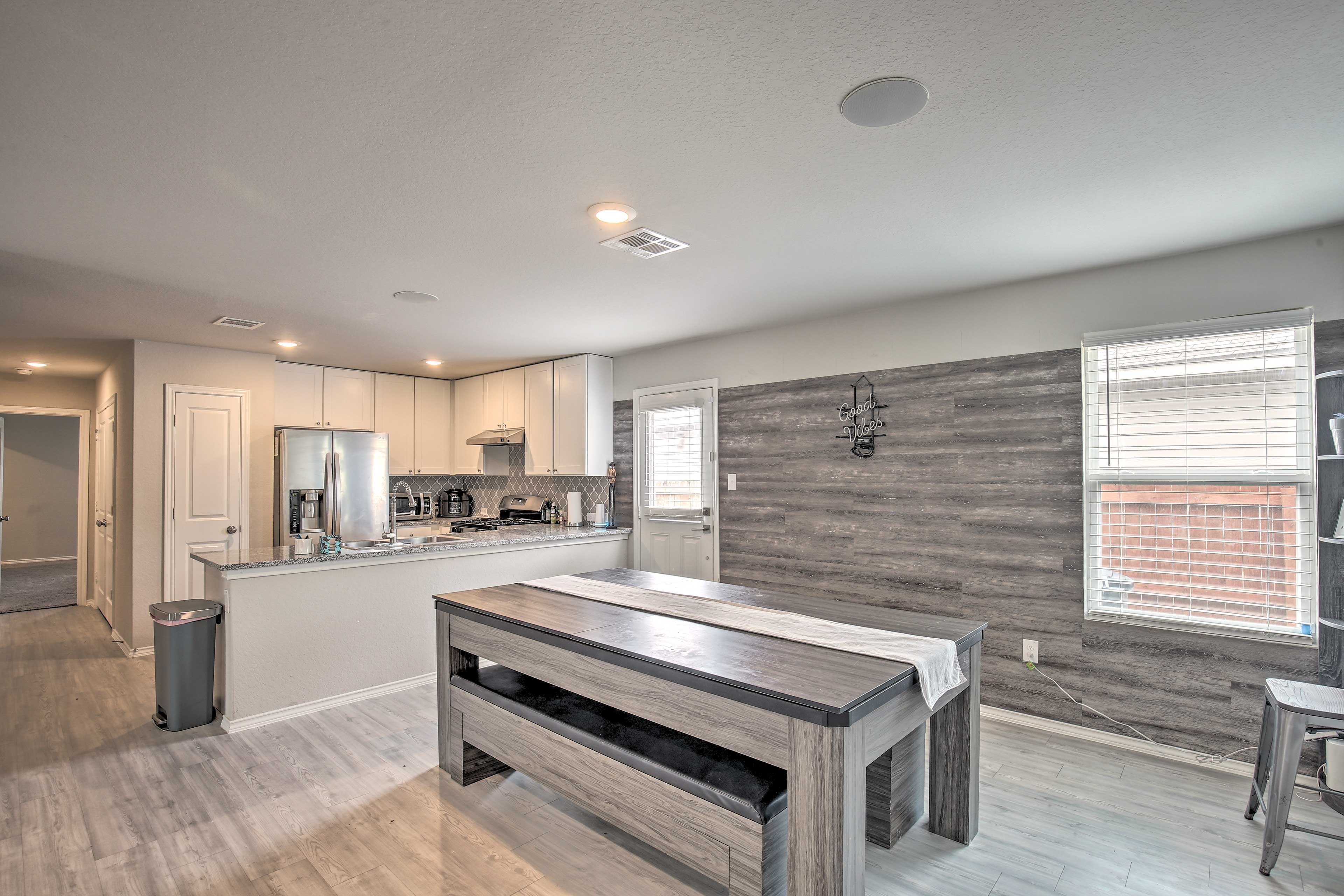 Dining Room | Dishware/Flatware Provided