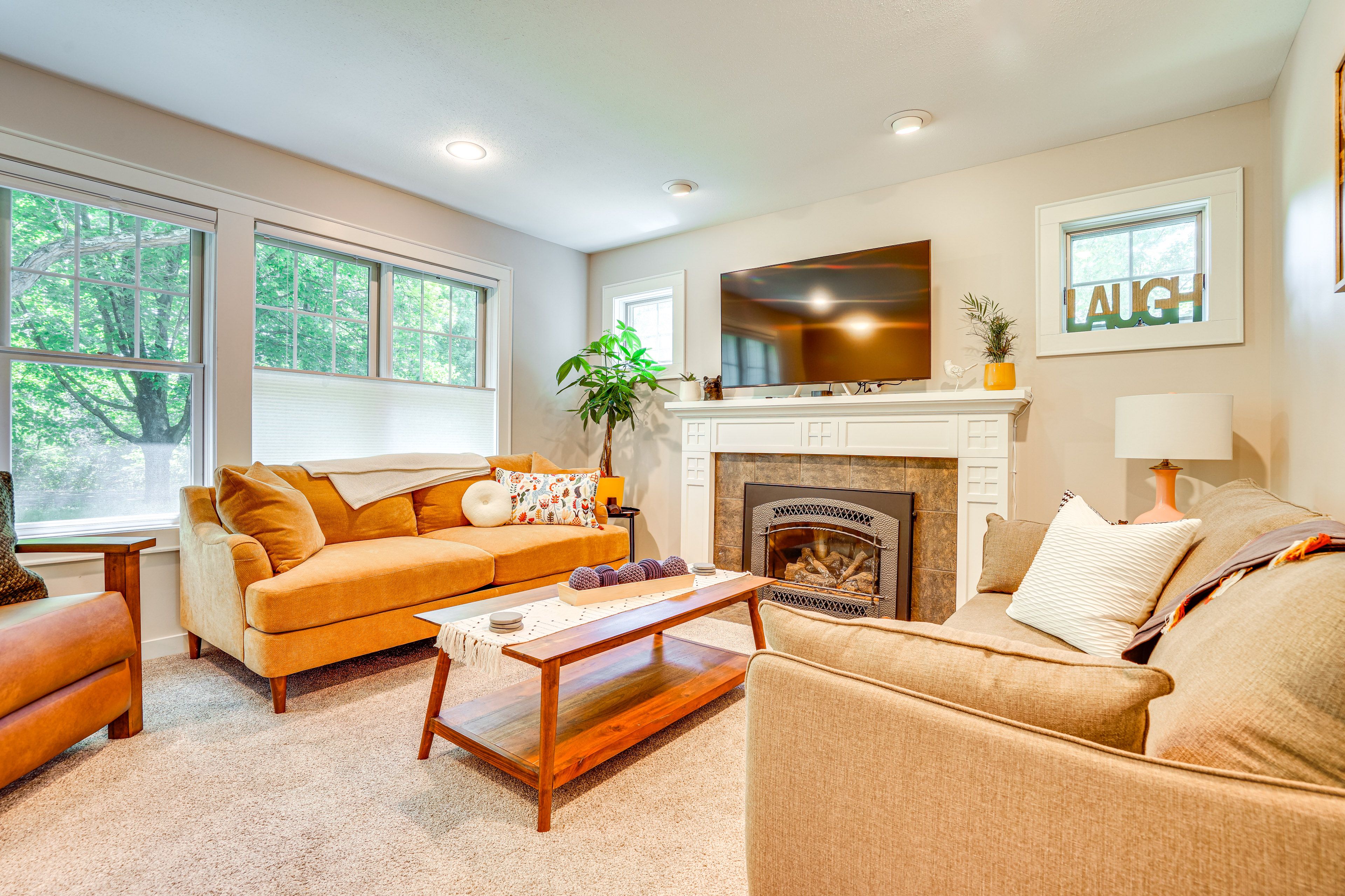 Living Room | 1st Floor | Smart TV | Central A/C & Heating | Gas Fireplace