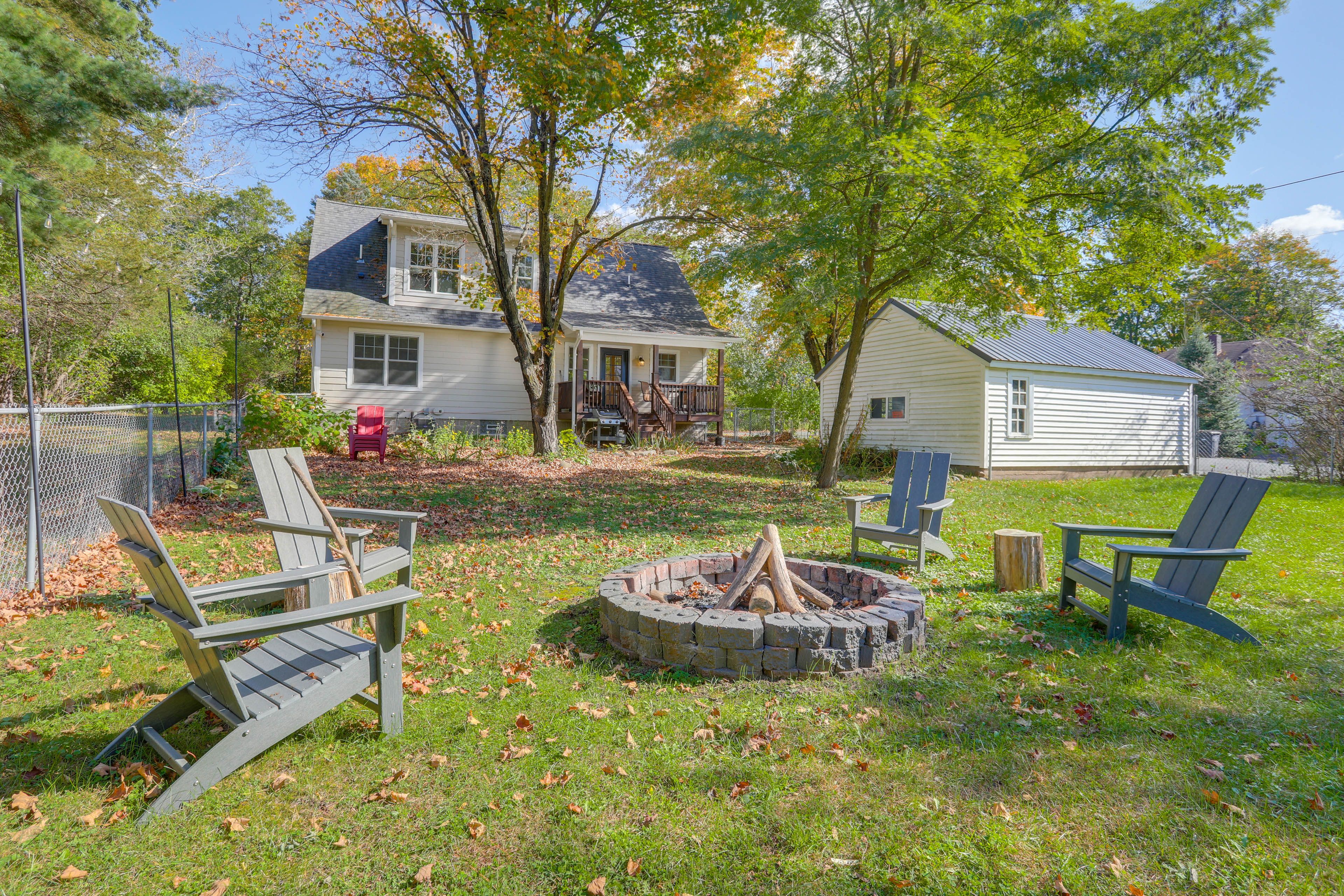 Backyard | Covered Deck | Gas Grill | Wood-Burning Fire Pit