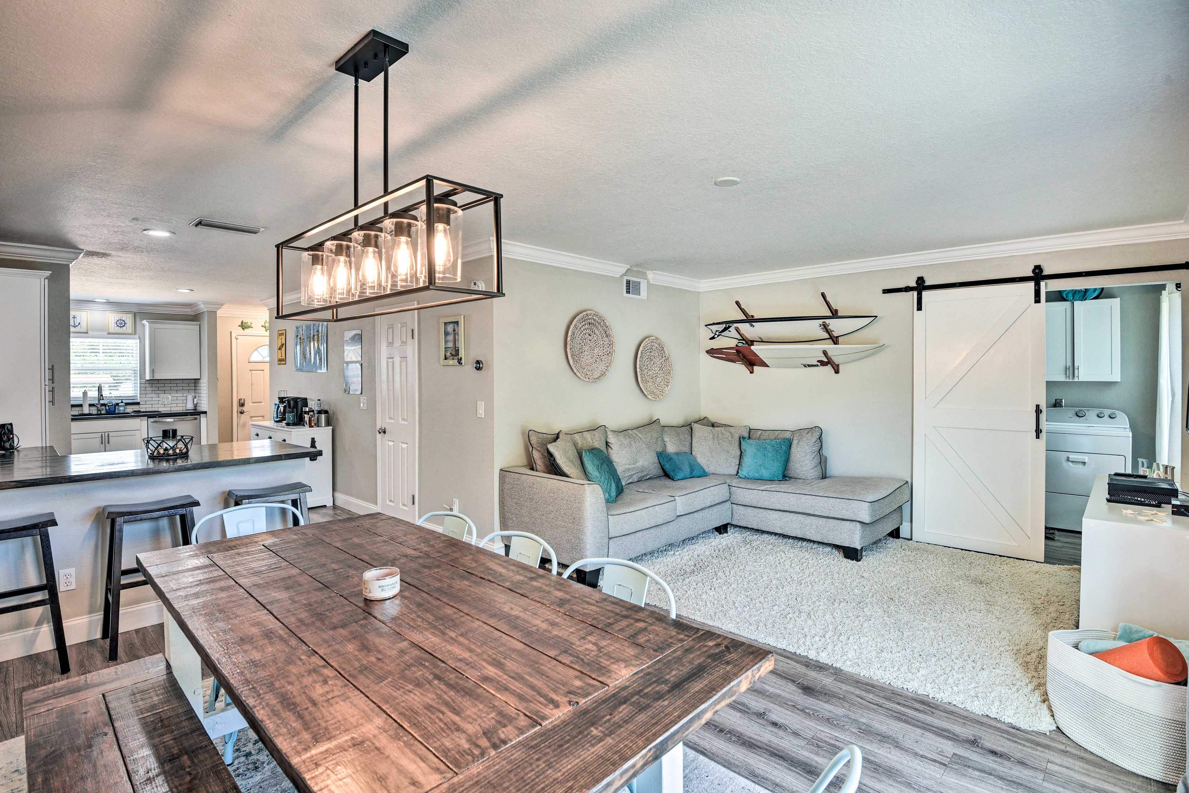 Dining Area | Dishware Provided