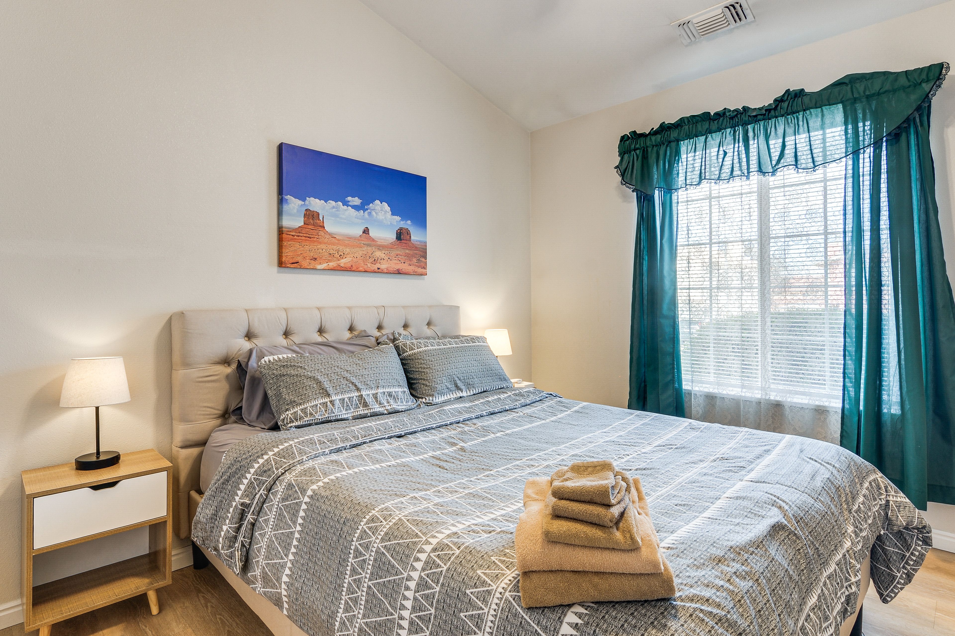 Bedroom 3 | Queen Bed