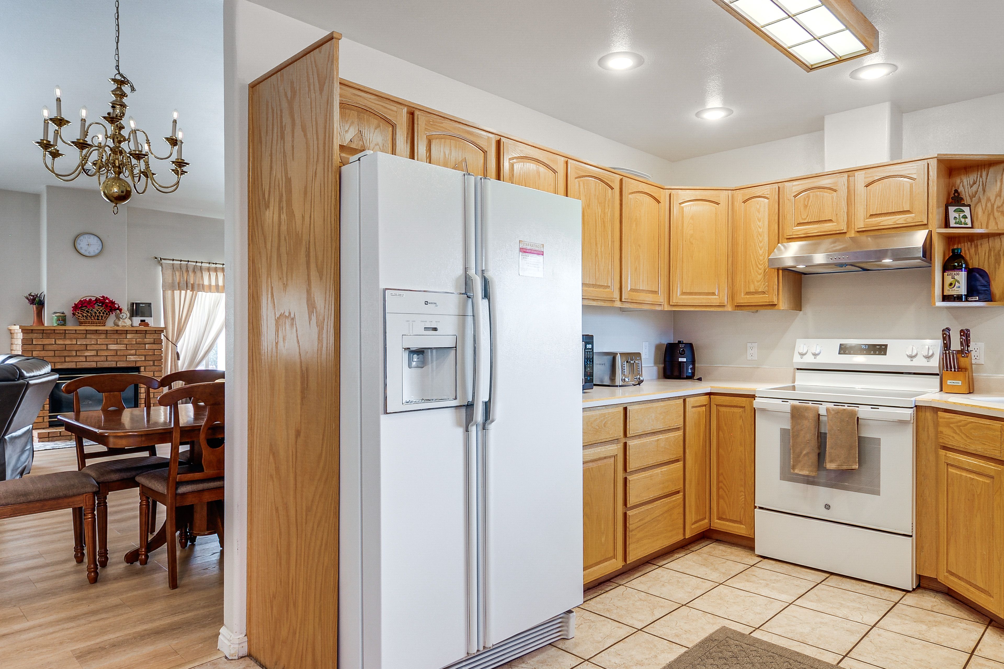 Full Kitchen | Dishwasher | Fridge | Electric Range | Microwave