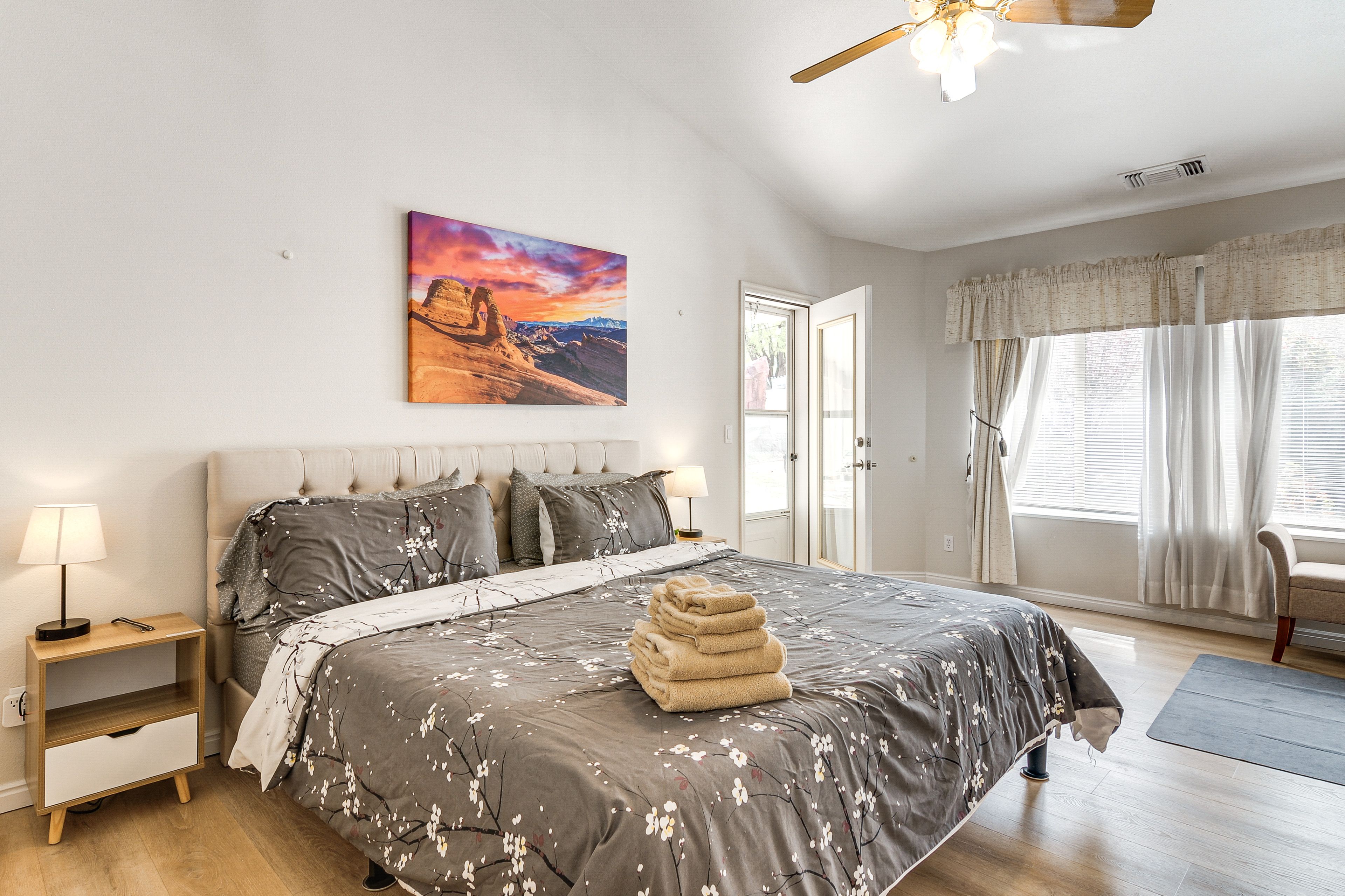 Bedroom 1 | King Bed