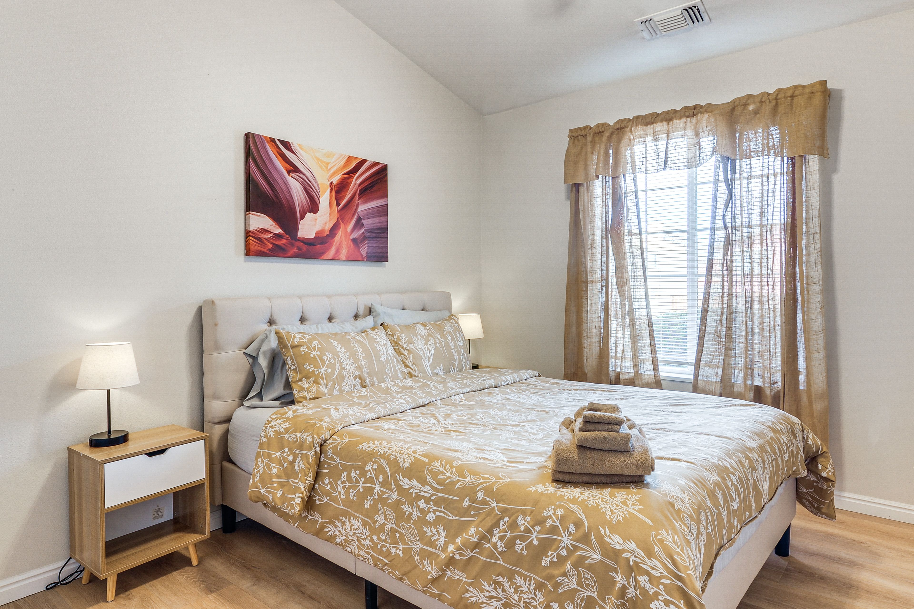 Bedroom 2 | Queen Bed