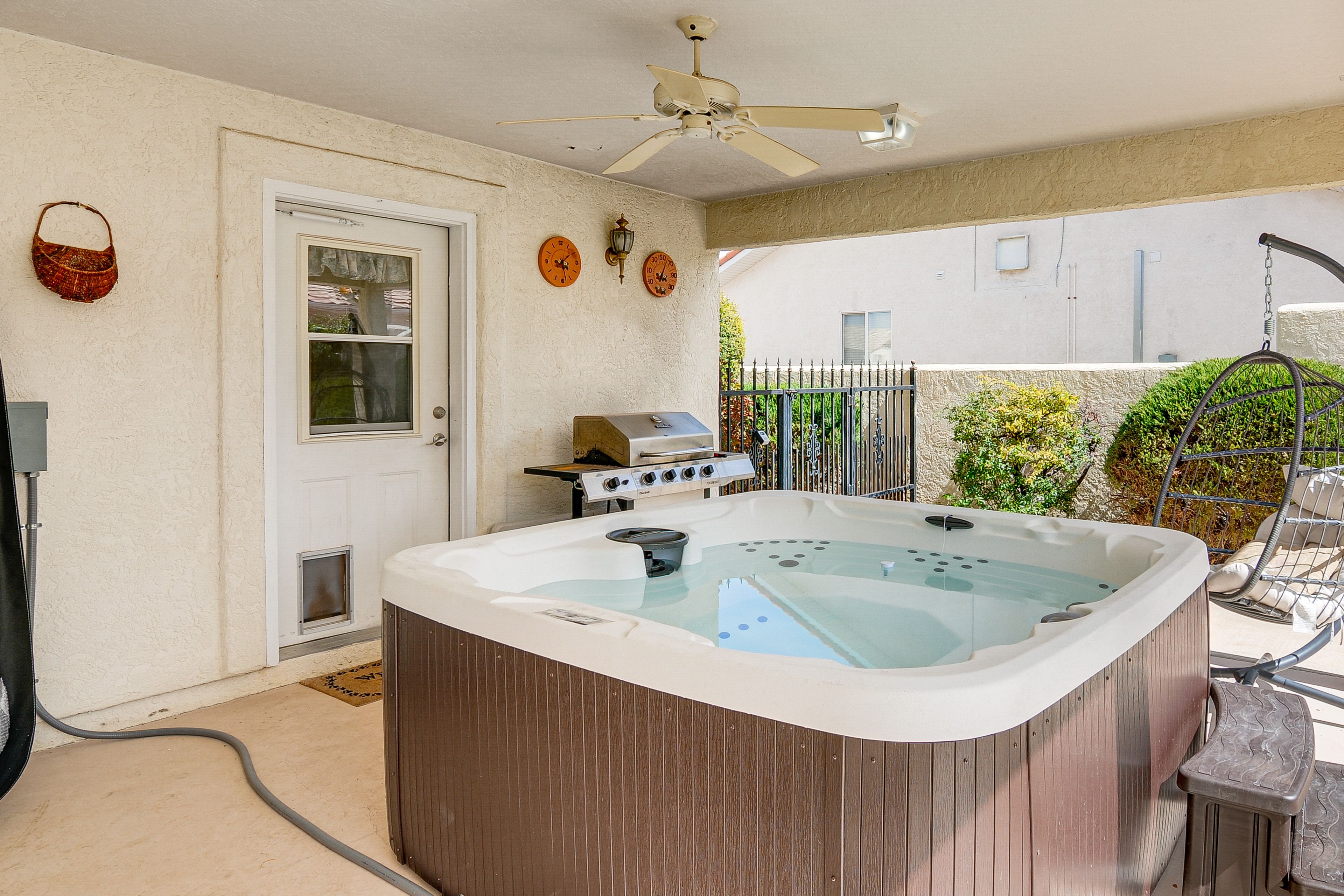 Covered Patio | Hot Tub | Gas Grill | Lounge Seating