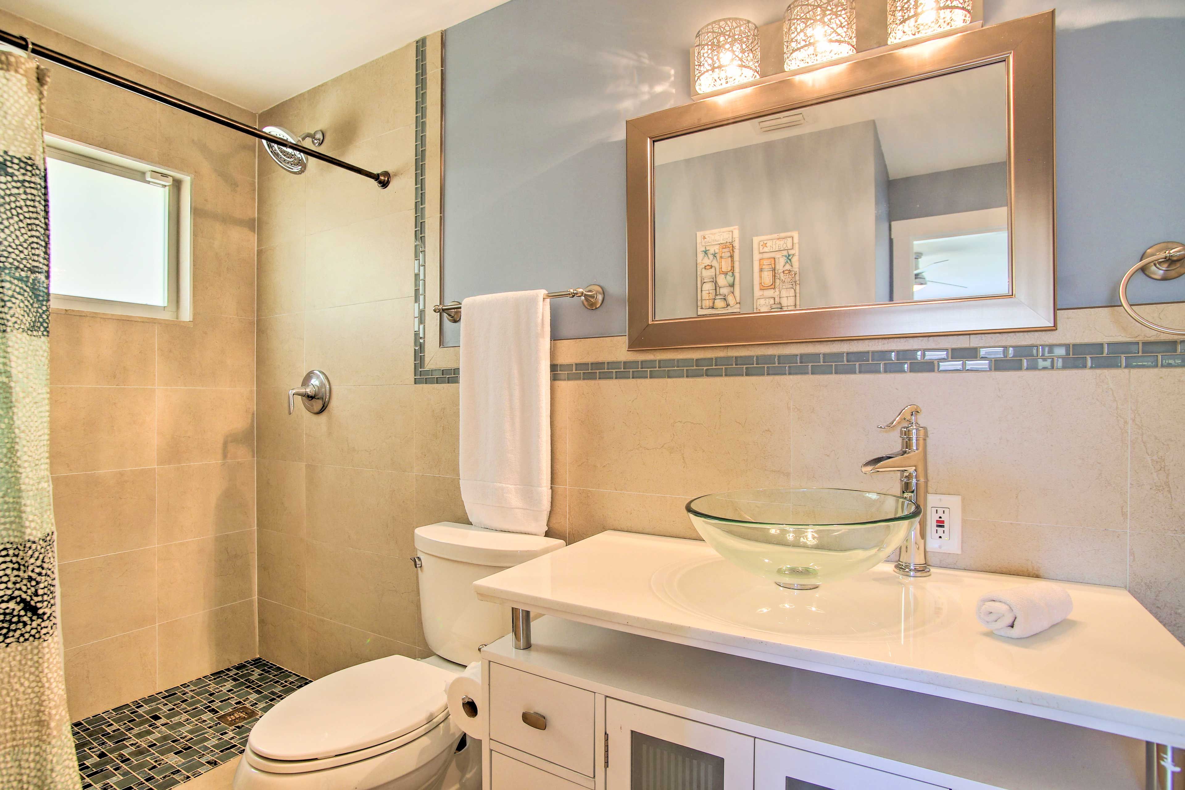 En Suite Bathroom | Complimentary Toiletries