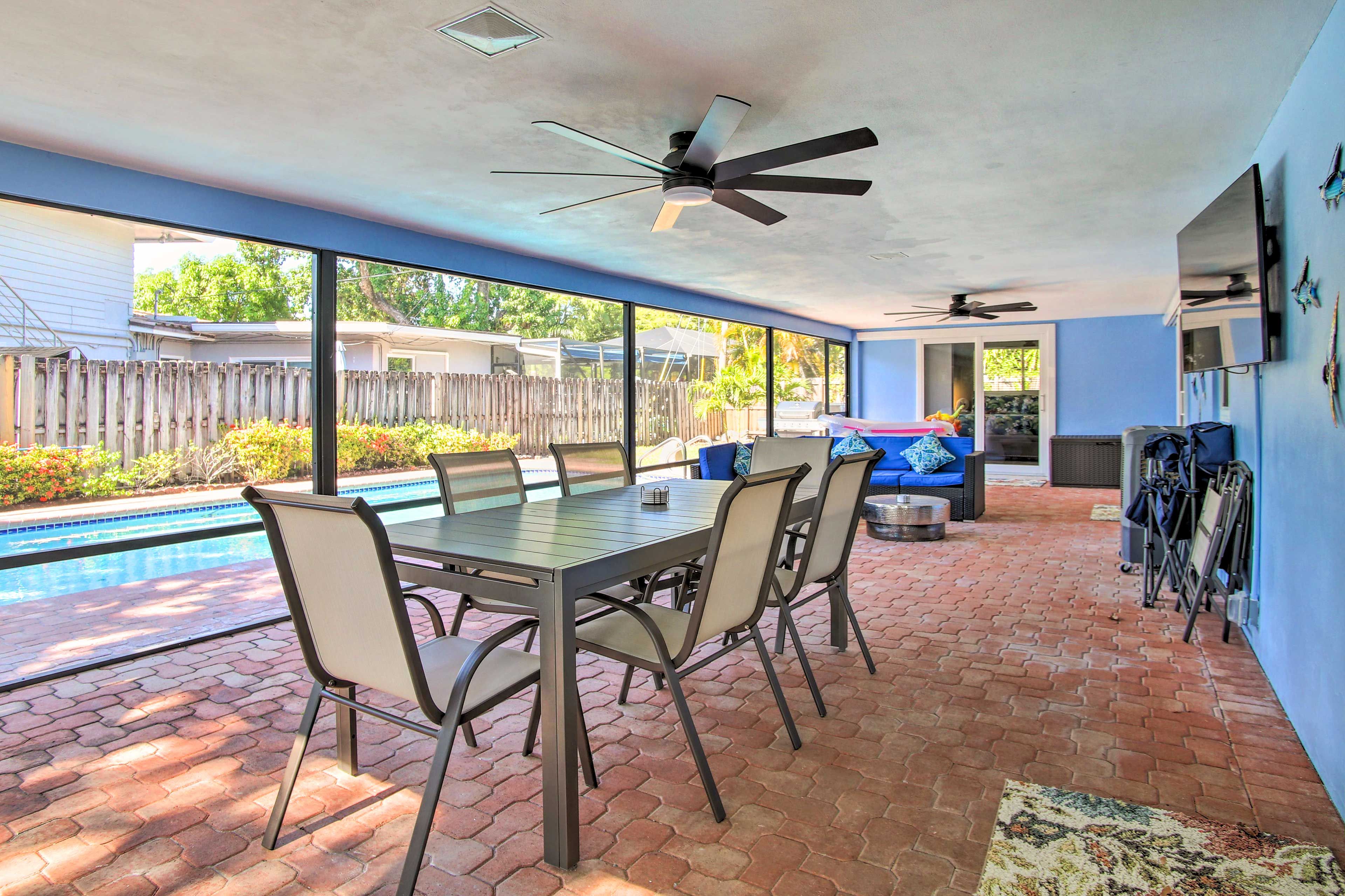 Screened-In Patio | Smart TV