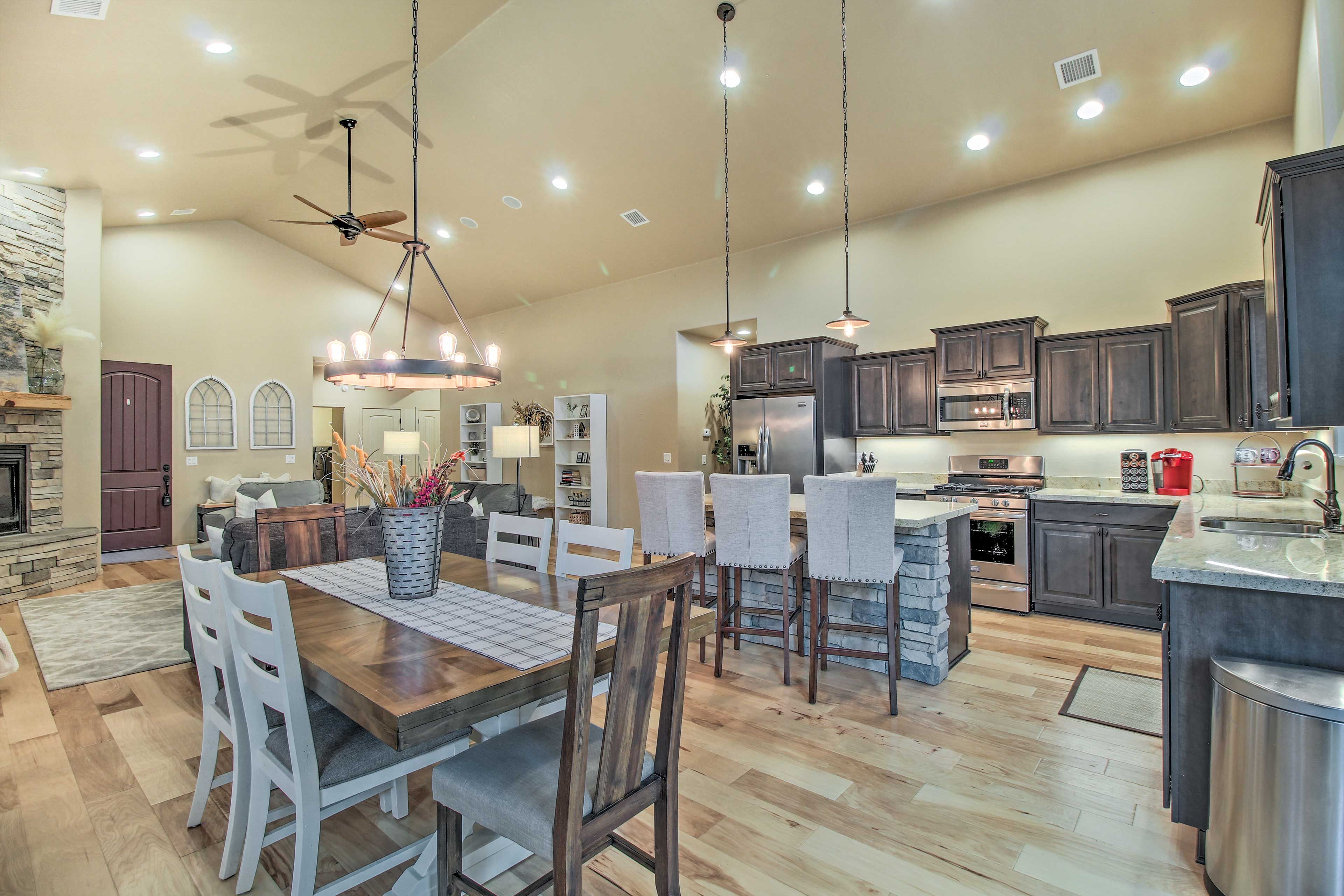 Pinetop-Lakeside Vacation Rental | 3BR | 2BA | 7 Stairs to Access | 1,867 Sq Ft