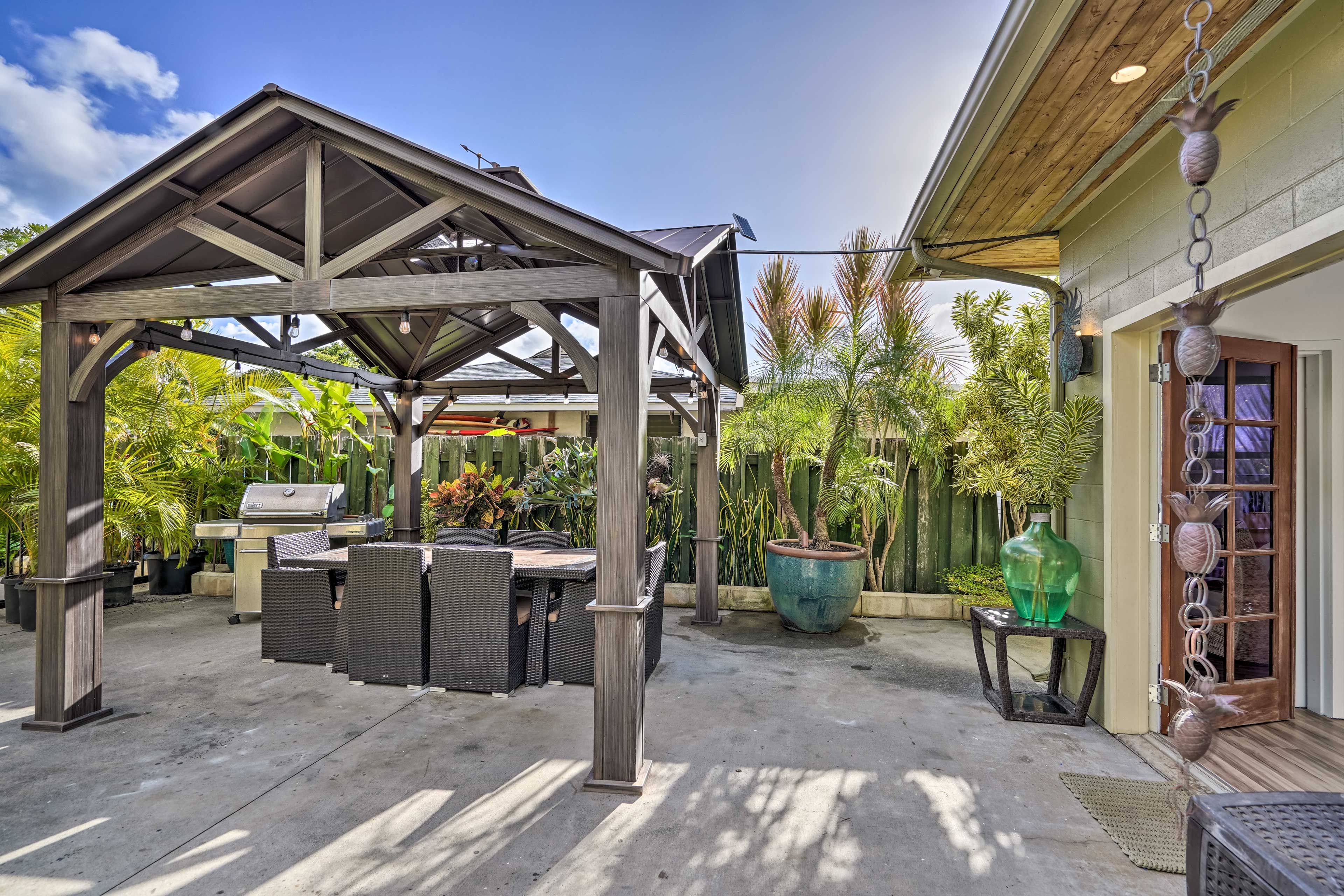 Courtyard | Beach Towels & Chairs