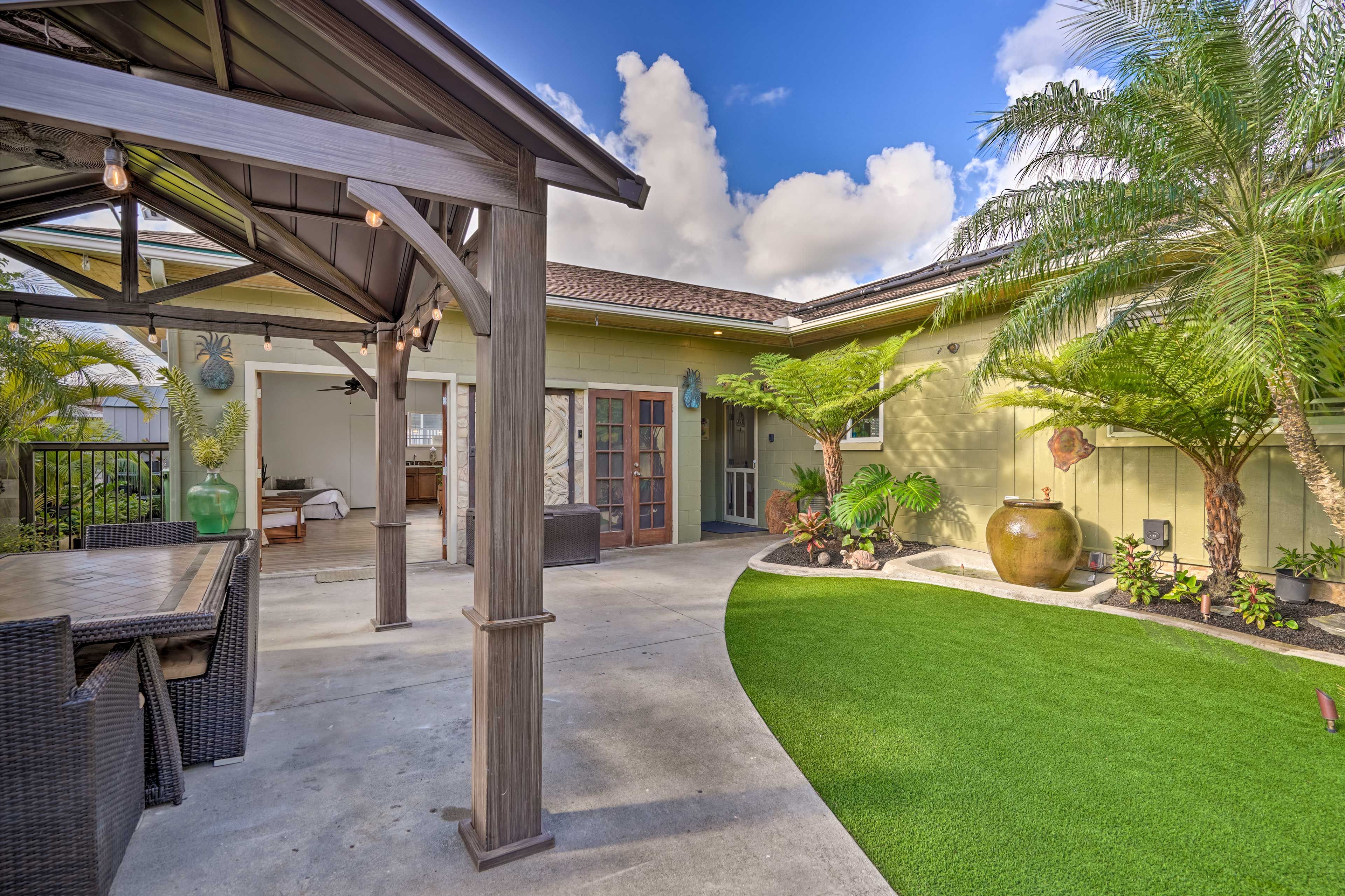 Courtyard | Gas Grill | Beach Gear