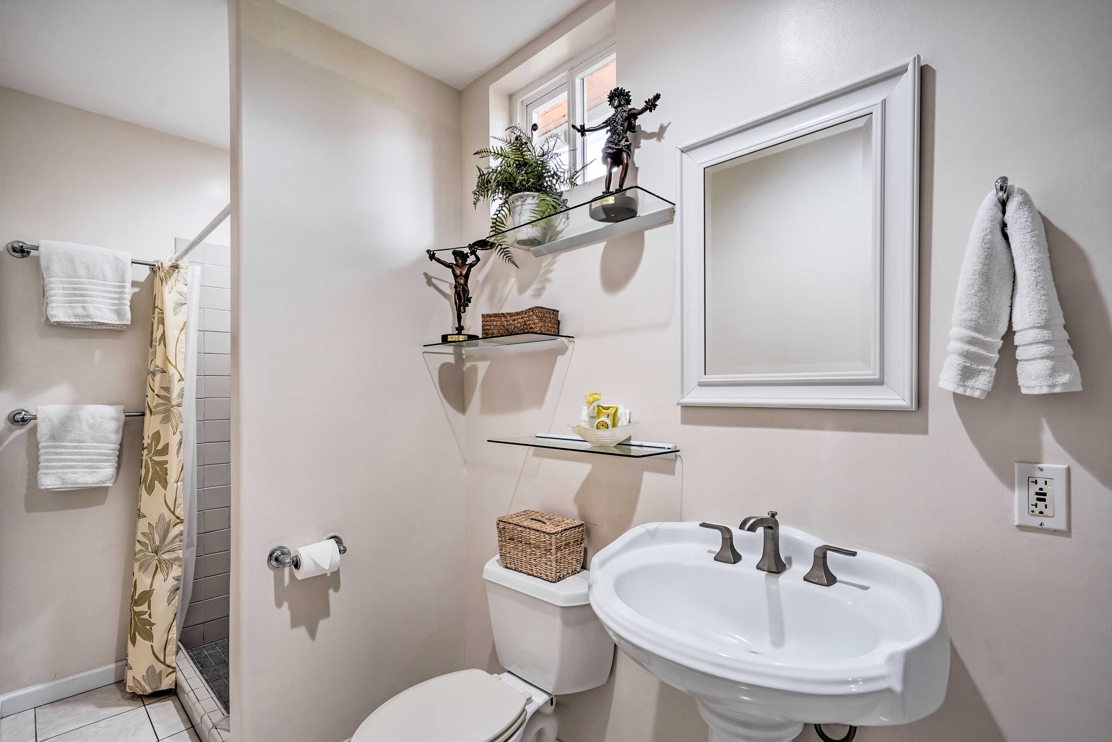 En-Suite Bathroom | Towels Provided | Complimentary Toiletries