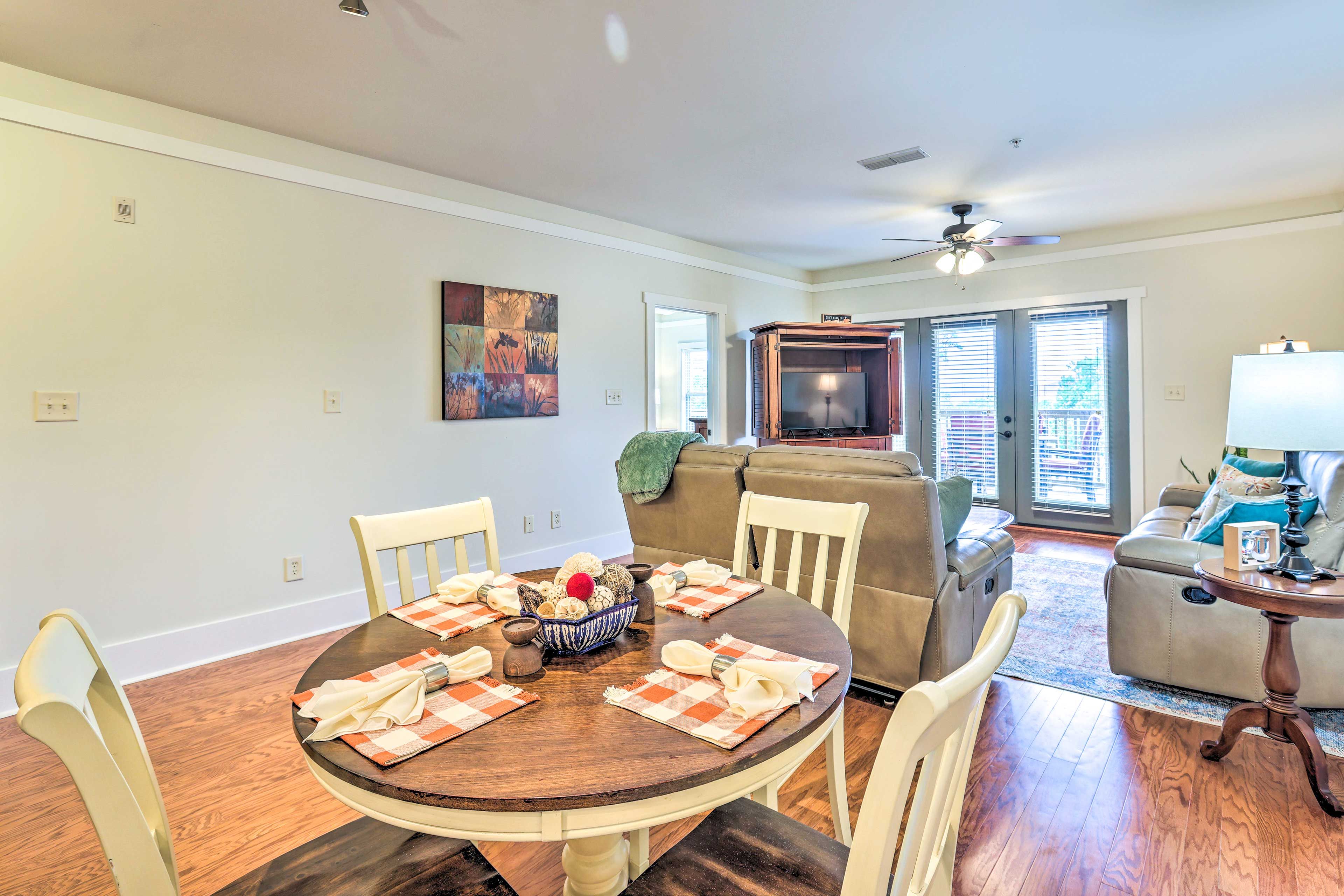 Dining Area | Dishware Provided