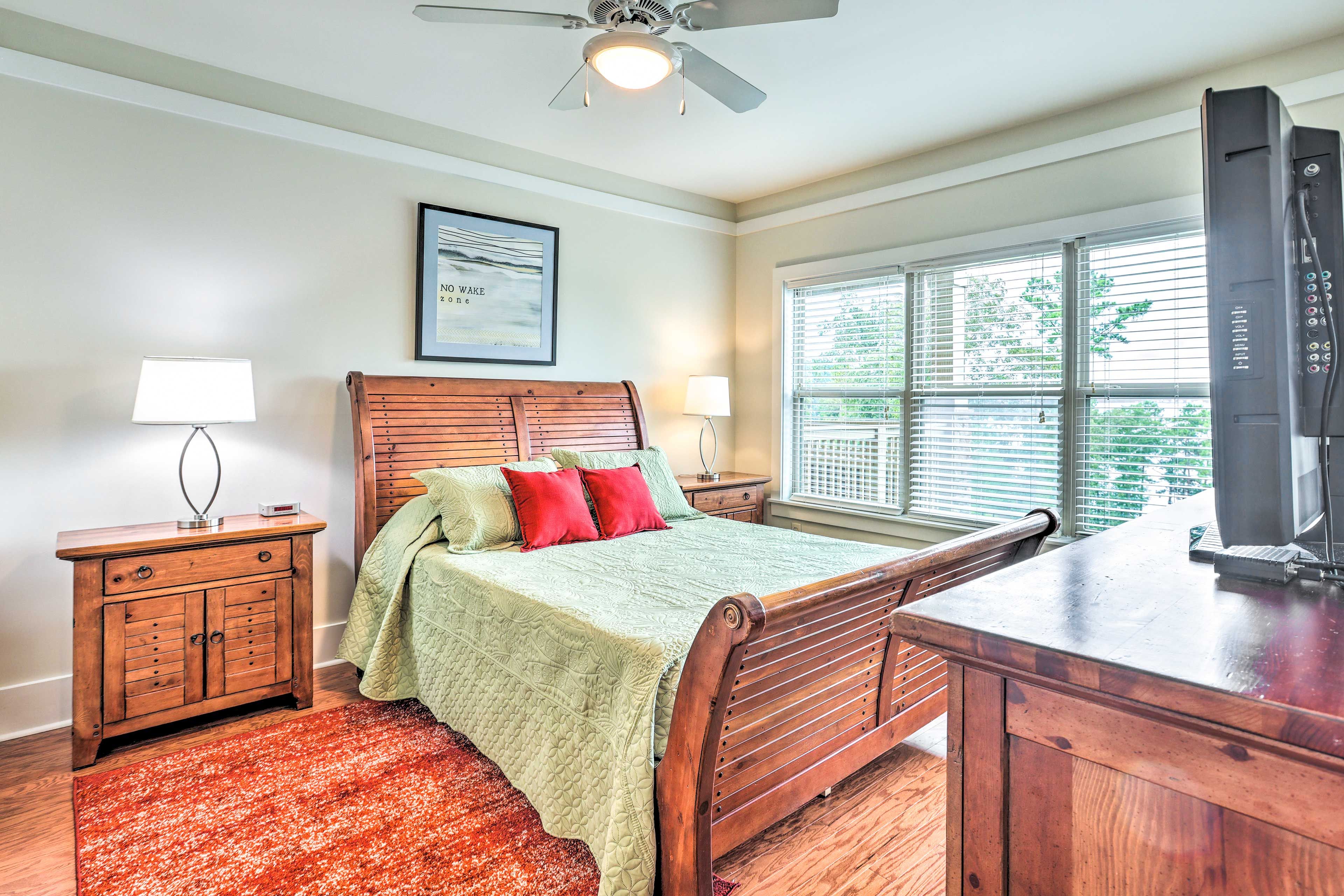 Bedroom 1 | King Bed | Linen Provided