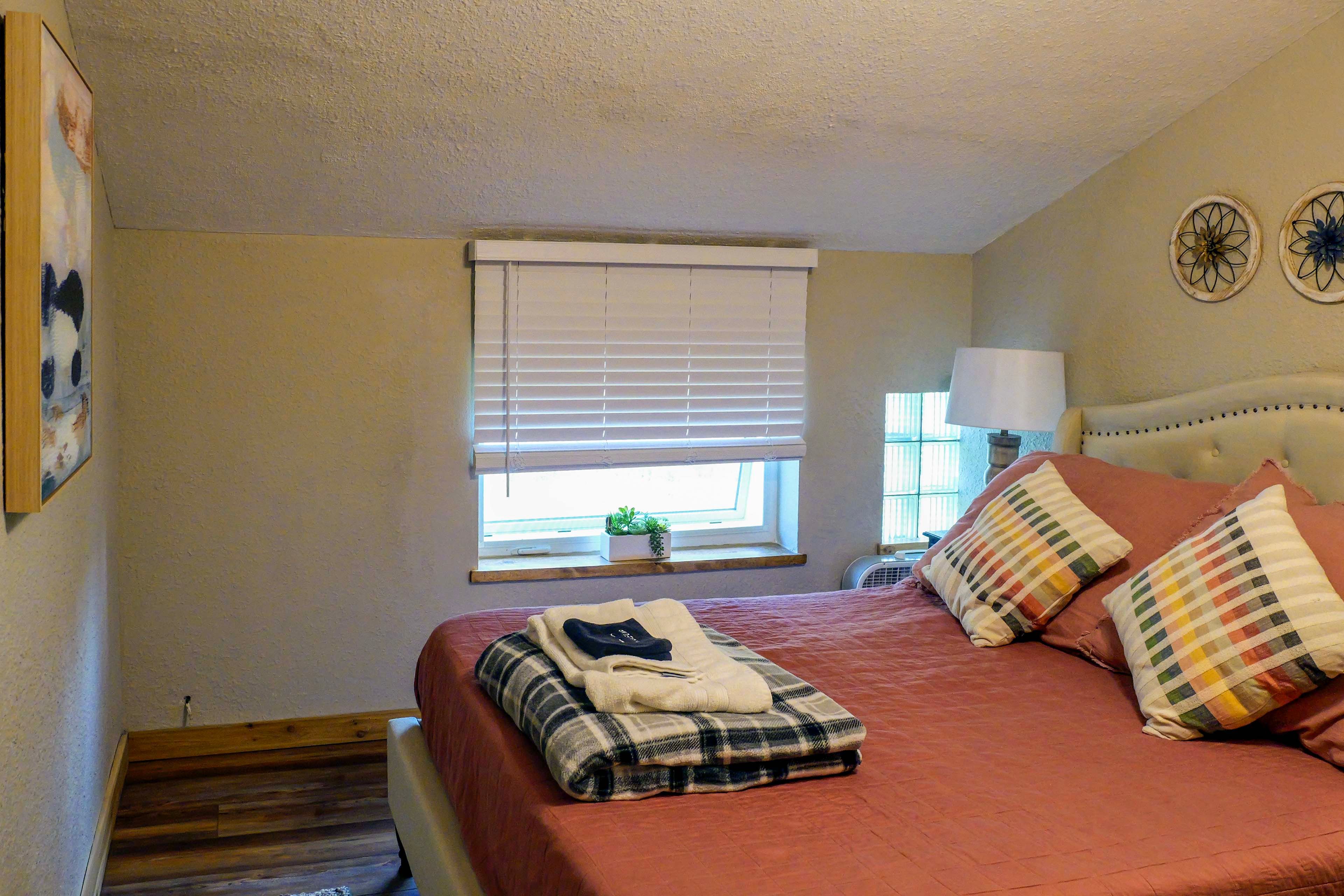 Bedroom 3 | Queen Bed | 2nd Floor