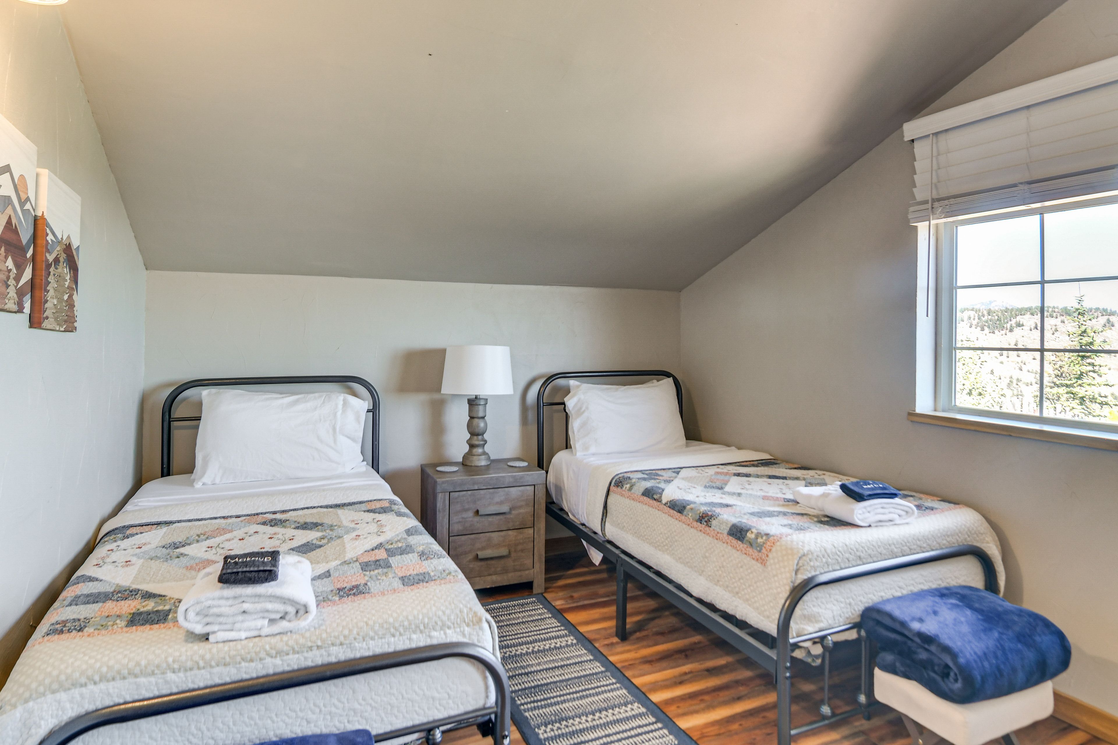 Bedroom 3 | Queen Bed | 2nd Floor