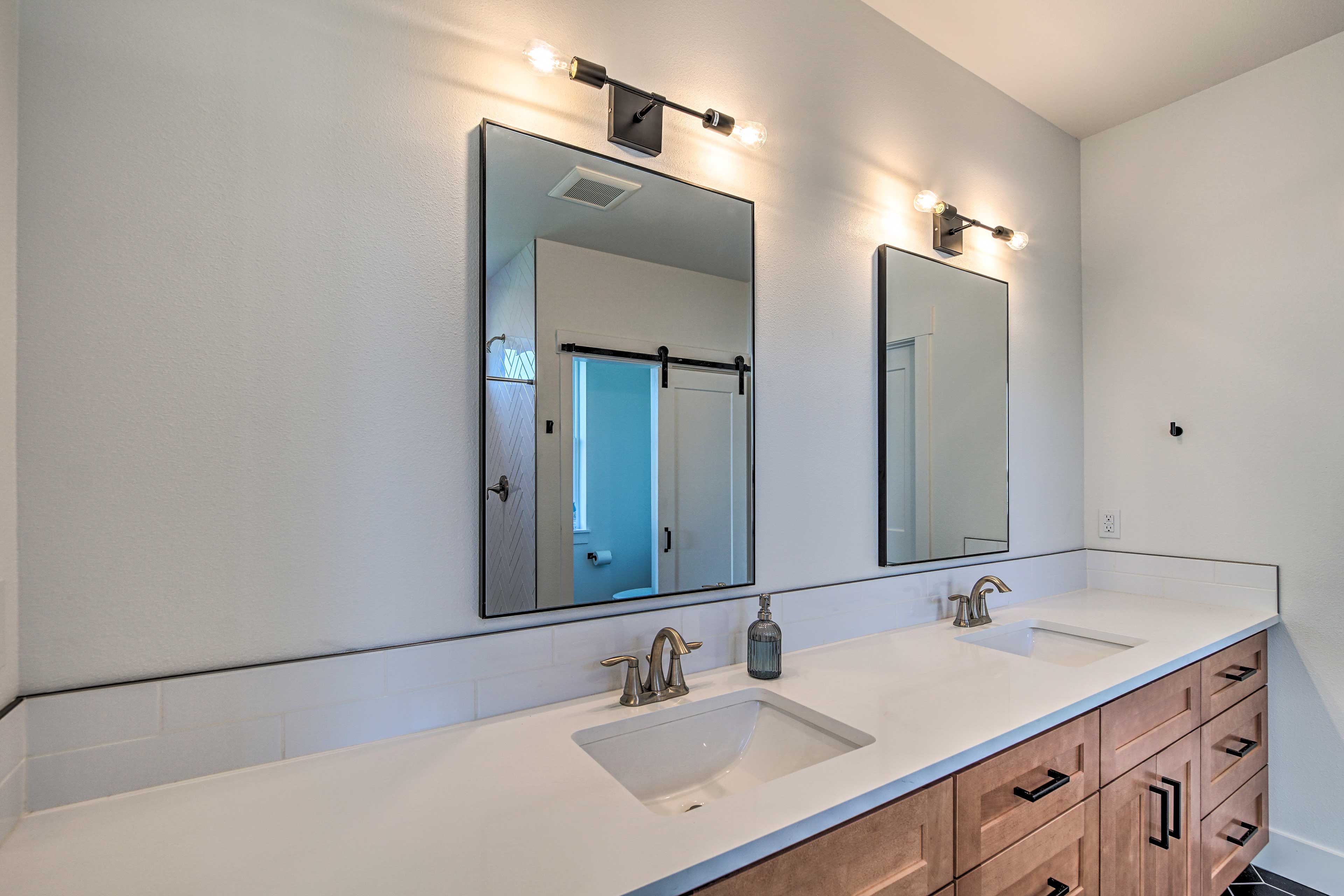 En-Suite Bathroom | Towels Provided