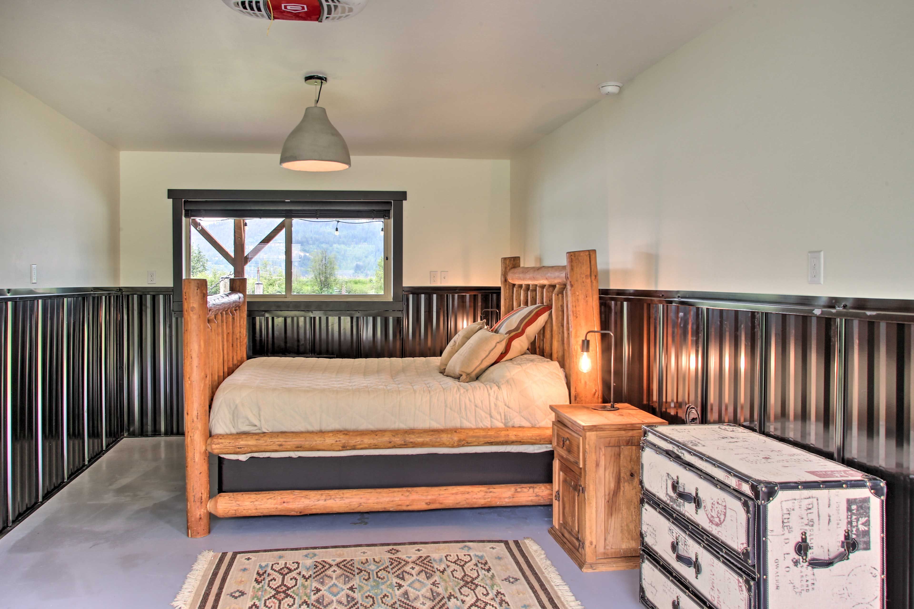 Bedroom 2 (Garage) | Queen Bed | Ground Level