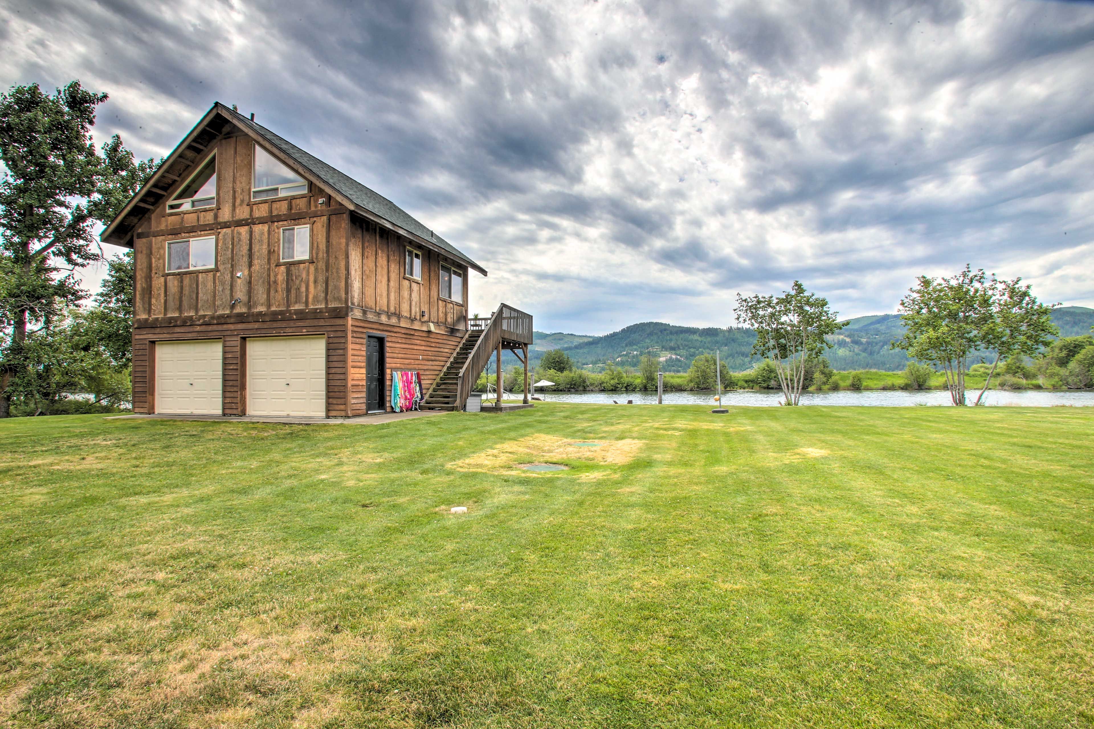 Parking | Driveway (3 Vehicles) | Boat Trailer Parking Available