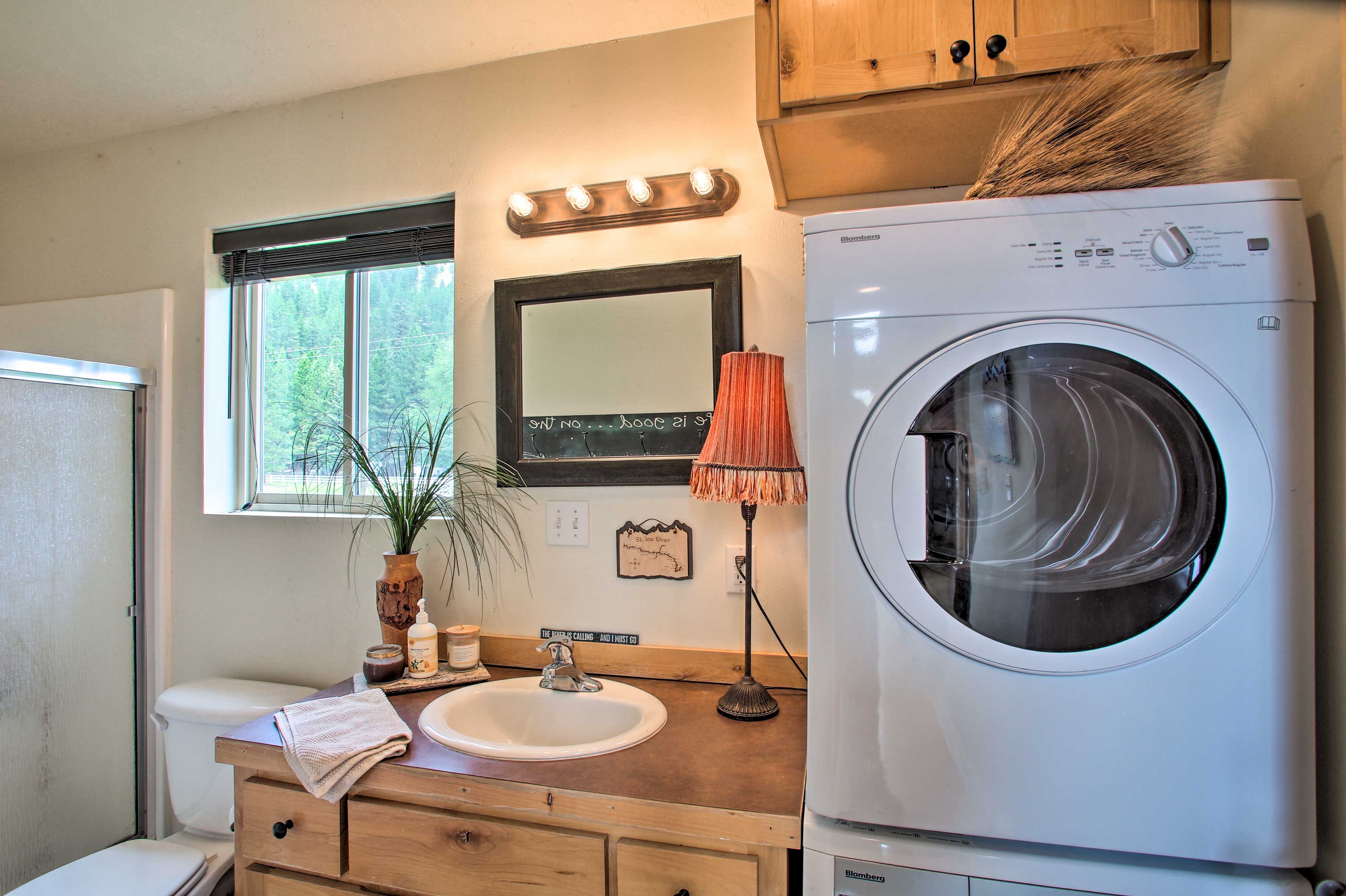 Full Bathroom | Towels Provided | Main Level