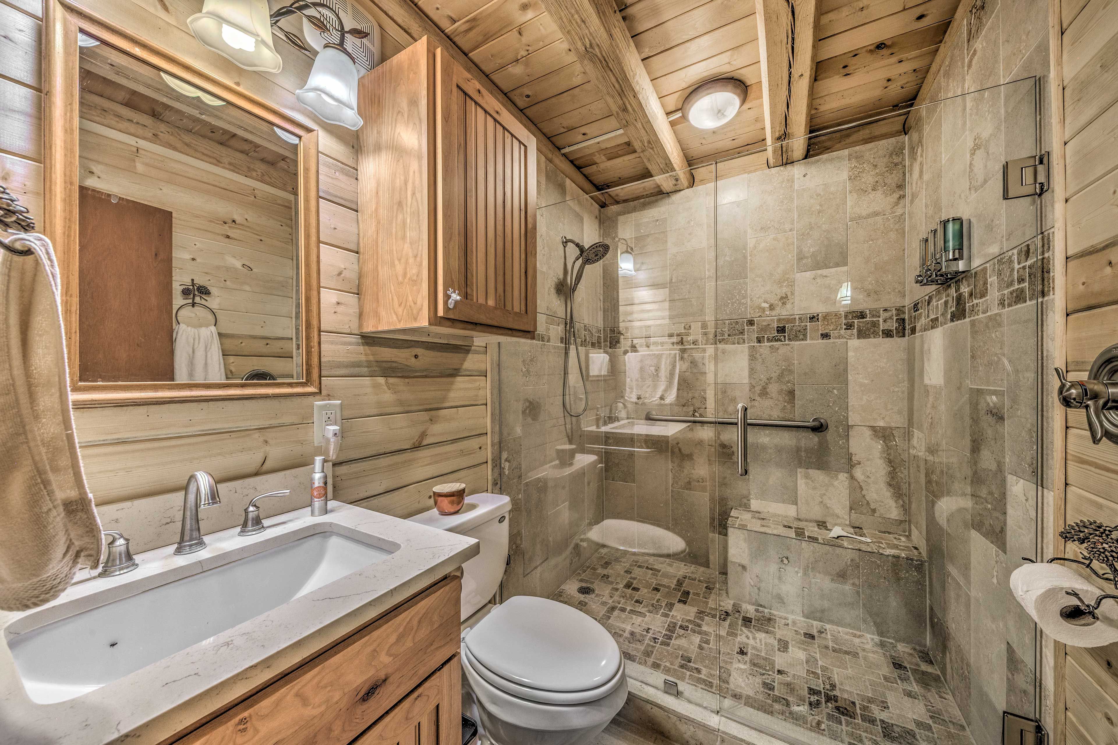 Full Bathroom | Complimentary Toiletries