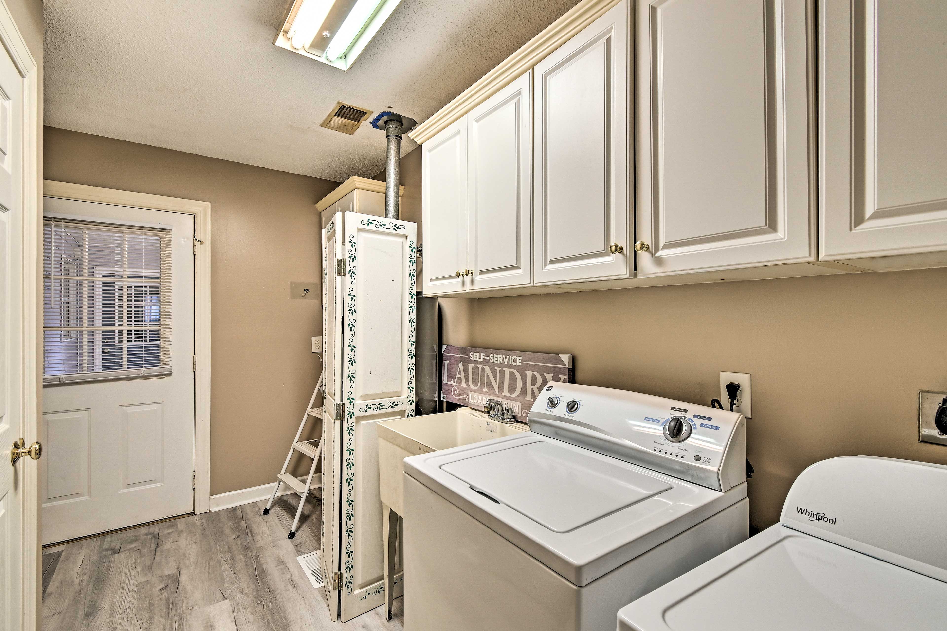 Laundry Room | Washer & Dryer