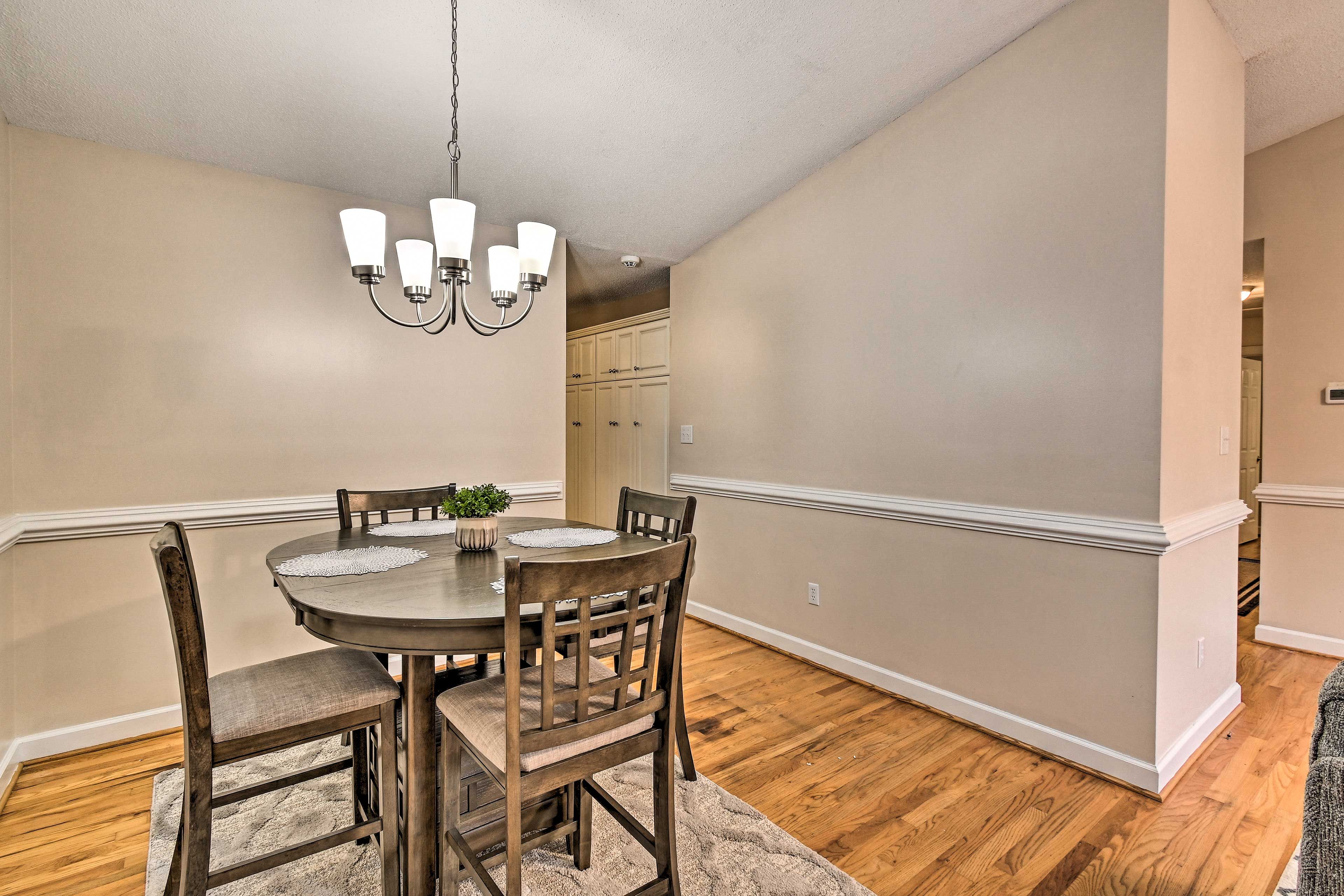 Dining Area | Dishware & Flatware Provided