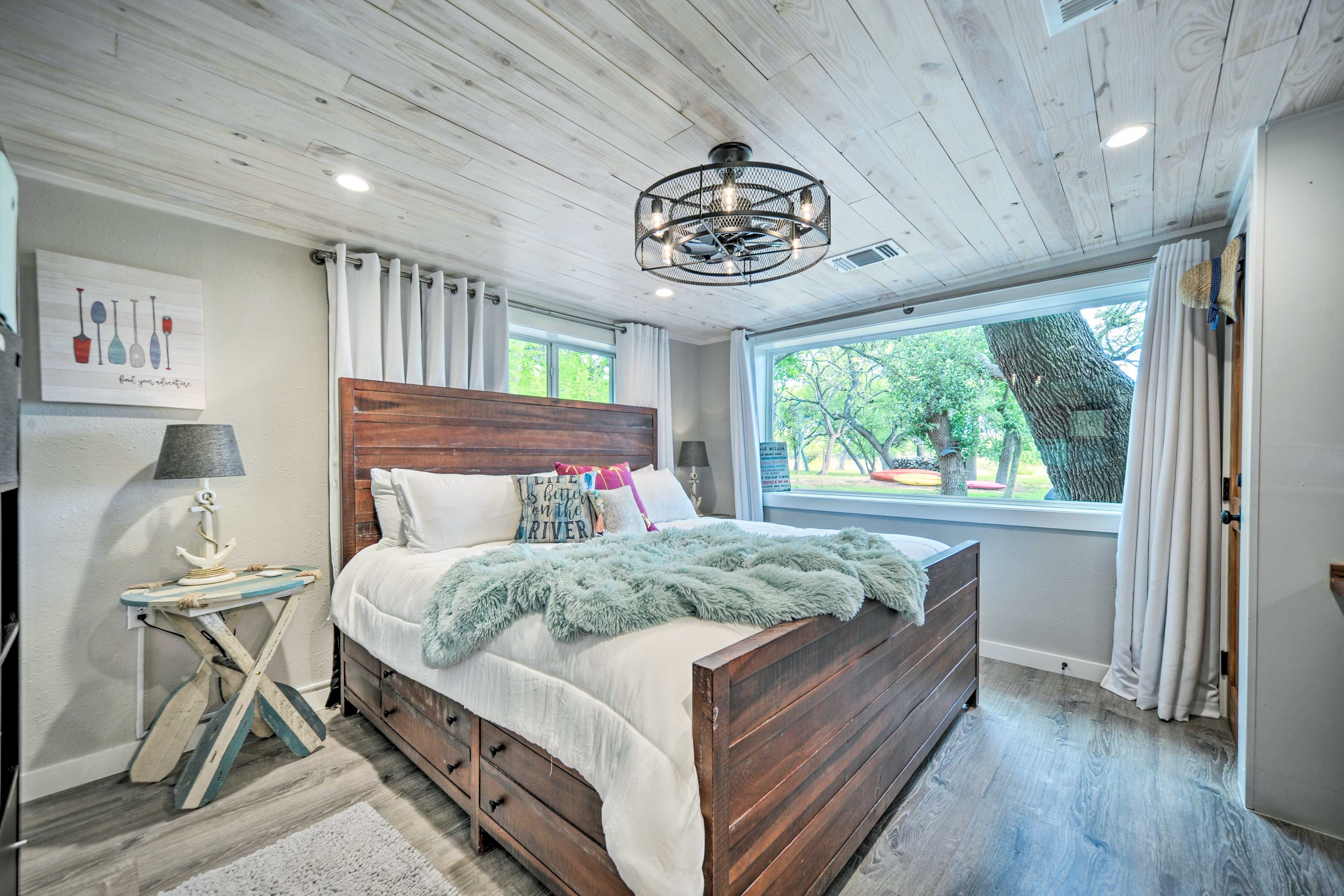 Bedroom 1 | King Bed | Laptop-Friendly Workspace | En-Suite Bathroom